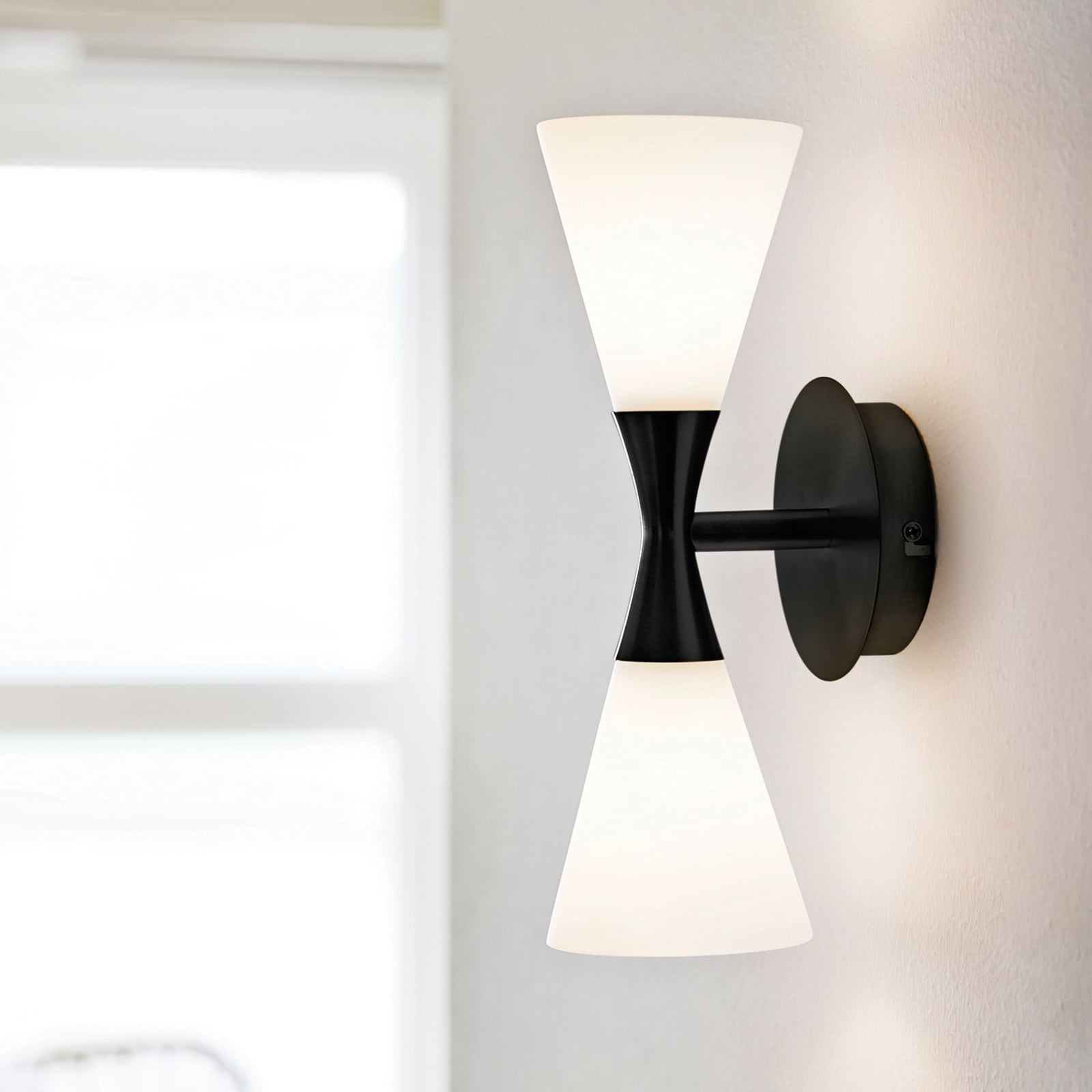 Harlekin Vegglampe Duo Mattt Svart - Herstal