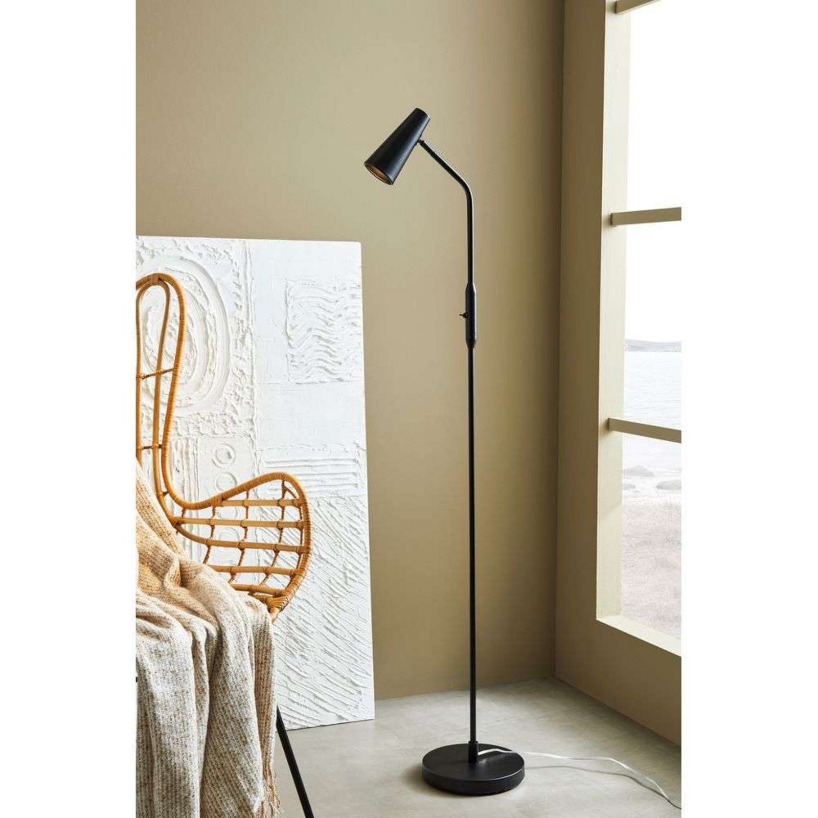 Crest Floor Lamp Black - Markslöjd