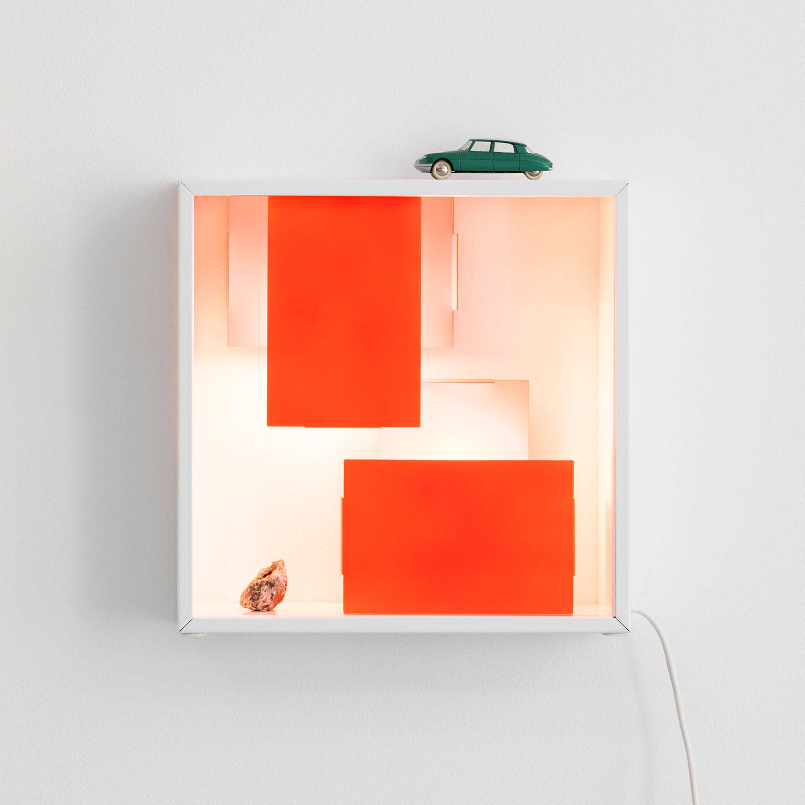 Artemide Fato Bicolor Wandleuchte white/coral günstig online kaufen