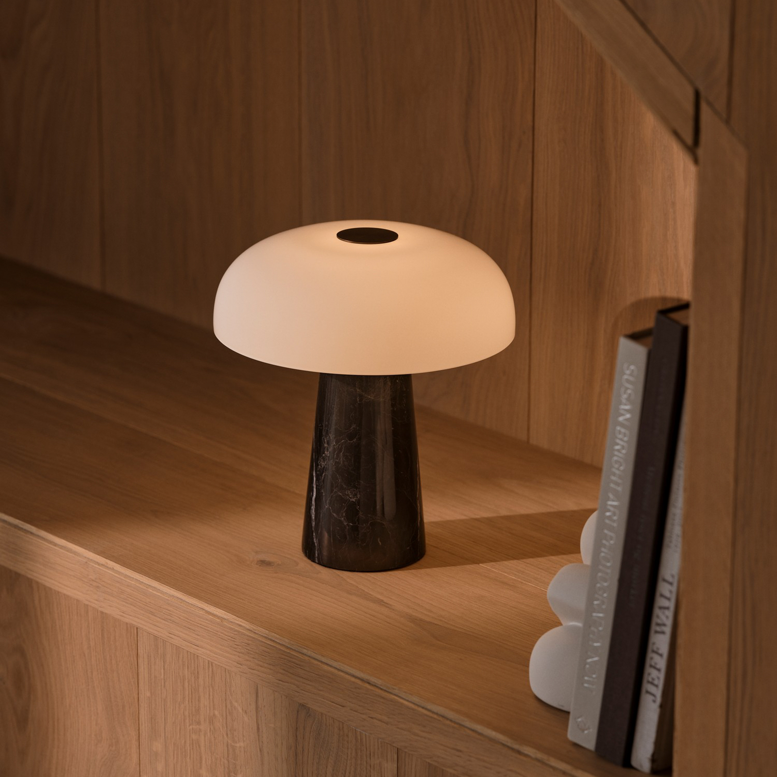 Lampa stołowa LED na akumulator Glossy mini, czarny marmur, ściemniana Lampa stołowa LED na akumulator Glossy mini, czarny marmur, ściemniana
