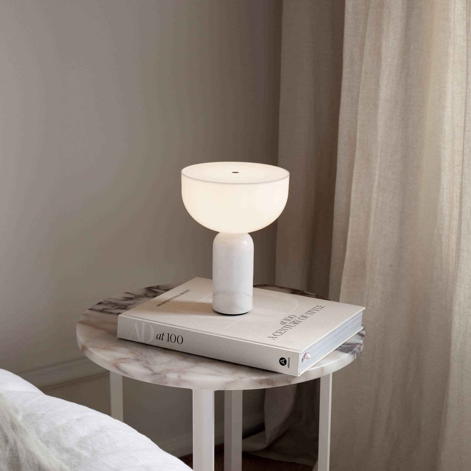 Levně New Works Kizu stolní lampa s baterií bílá