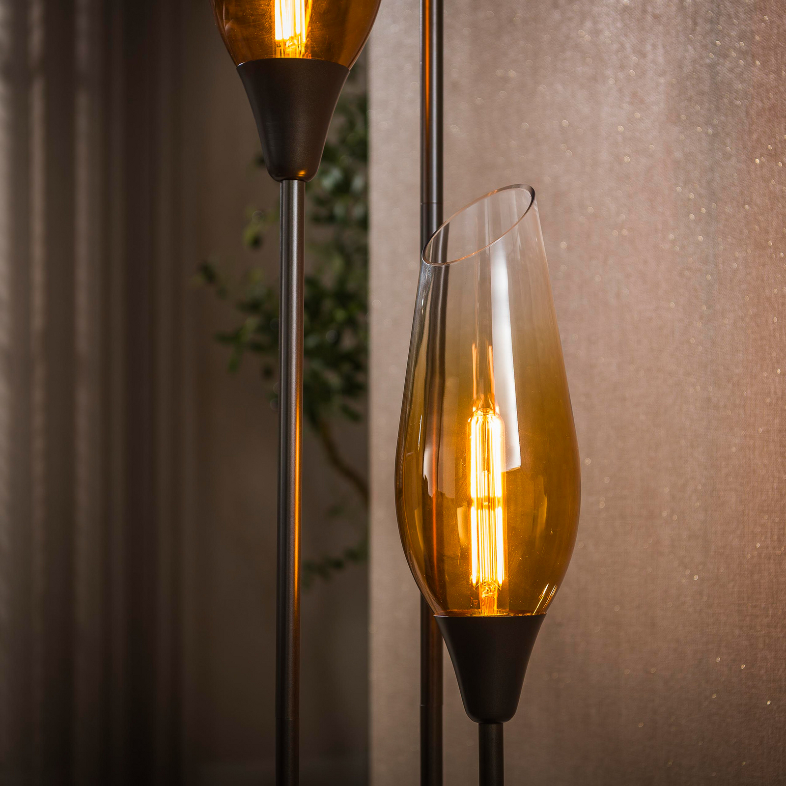 Stojací lampa Cocoon, sklo, jantarová, 3 žárovky, E27, 168 cm Stojací lampa Cocoon, sklo, jantarová, 3 žárovky, E27, 168 cm