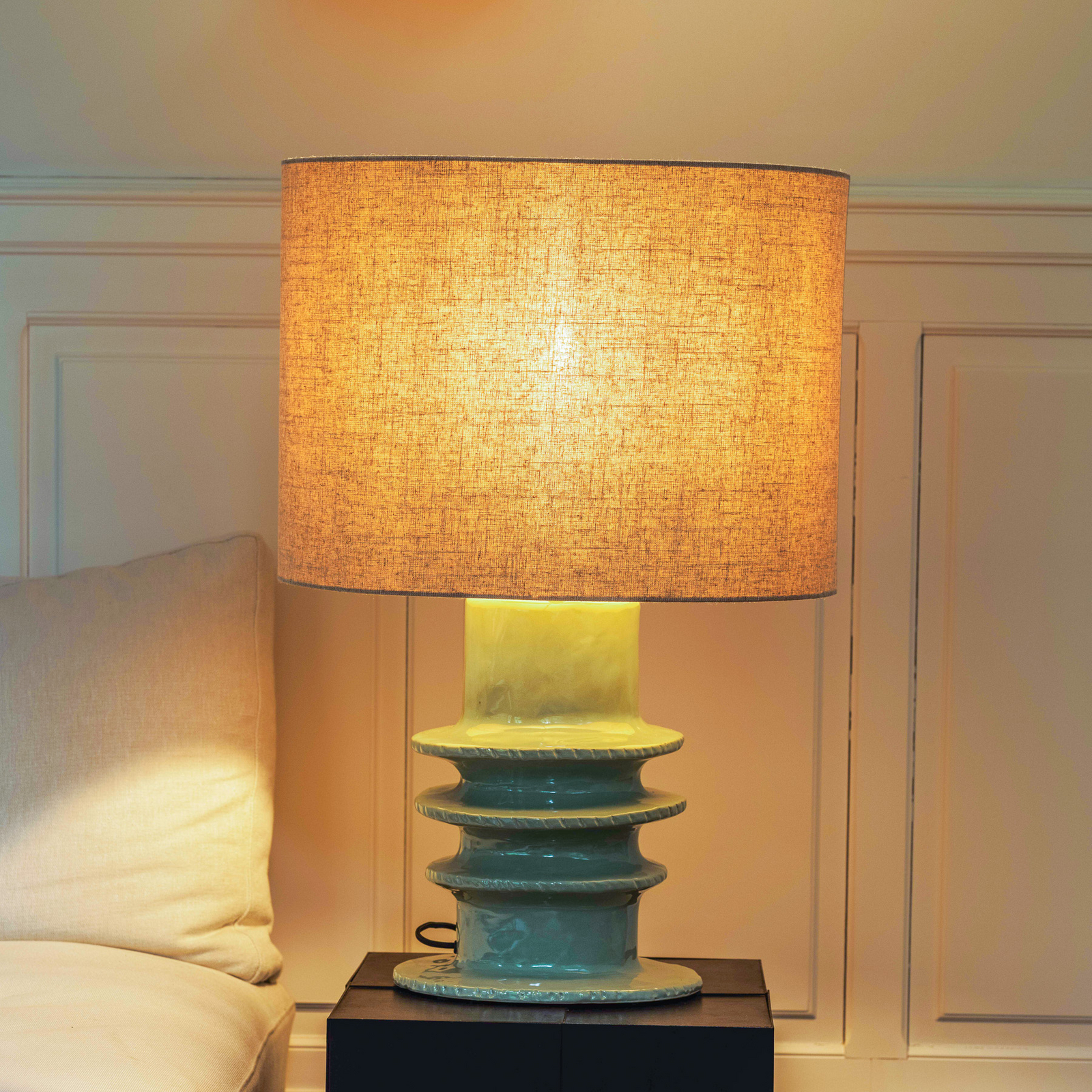 LIGHT BLUE GEORGIA bordlampe, lyseblå/beige, keramikk, høyde 76,5 cm – Serax LIGHT BLUE GEORGIA bordlampe, lyseblå/beige, keramikk, høyde 76,5 cm – Serax