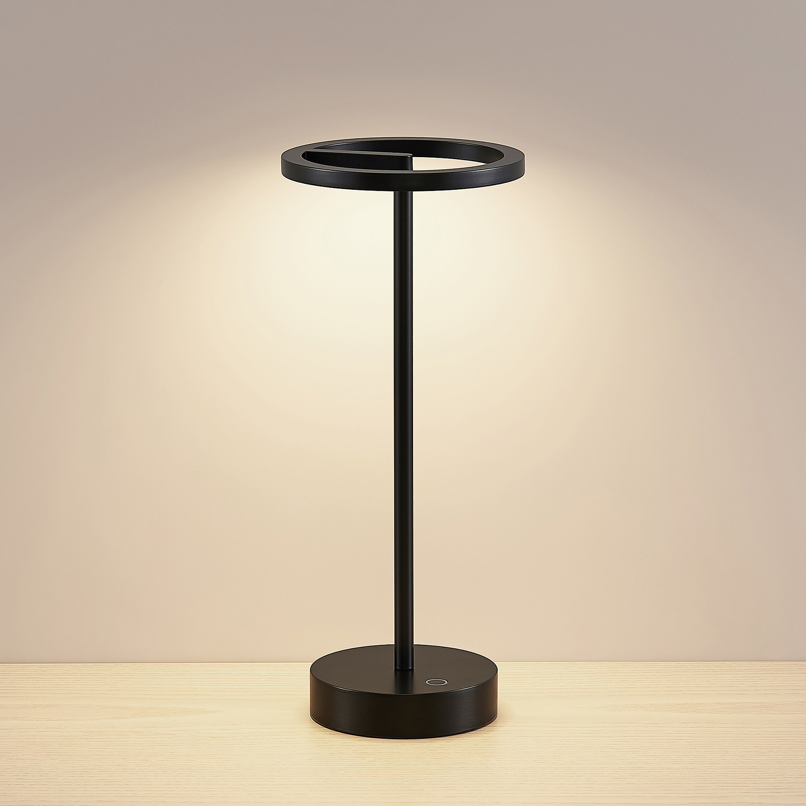 Lucande Halona -LED-pöytälamppu, USB, musta