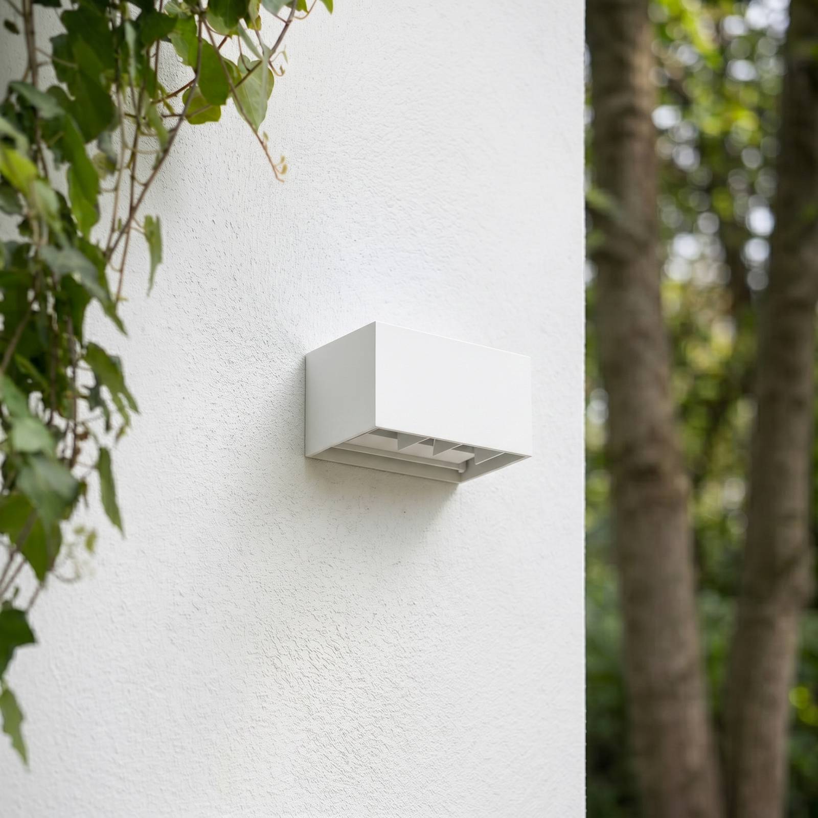 Kinkiet zewnętrzny LED Lindby Nivar, kątowy, biały, 20 cm, IP54