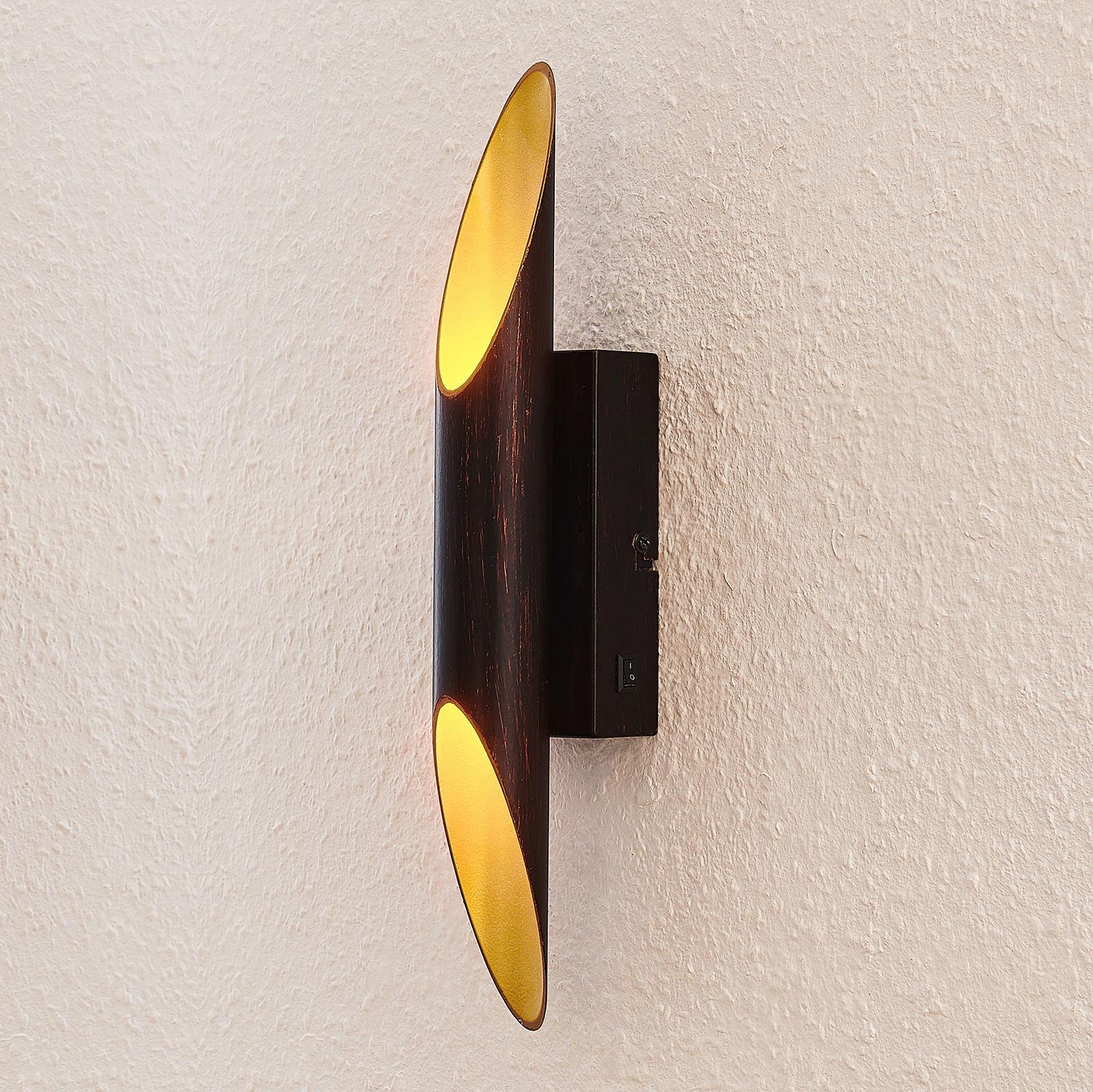 Lindby Solvina LED wall light, brown and gold