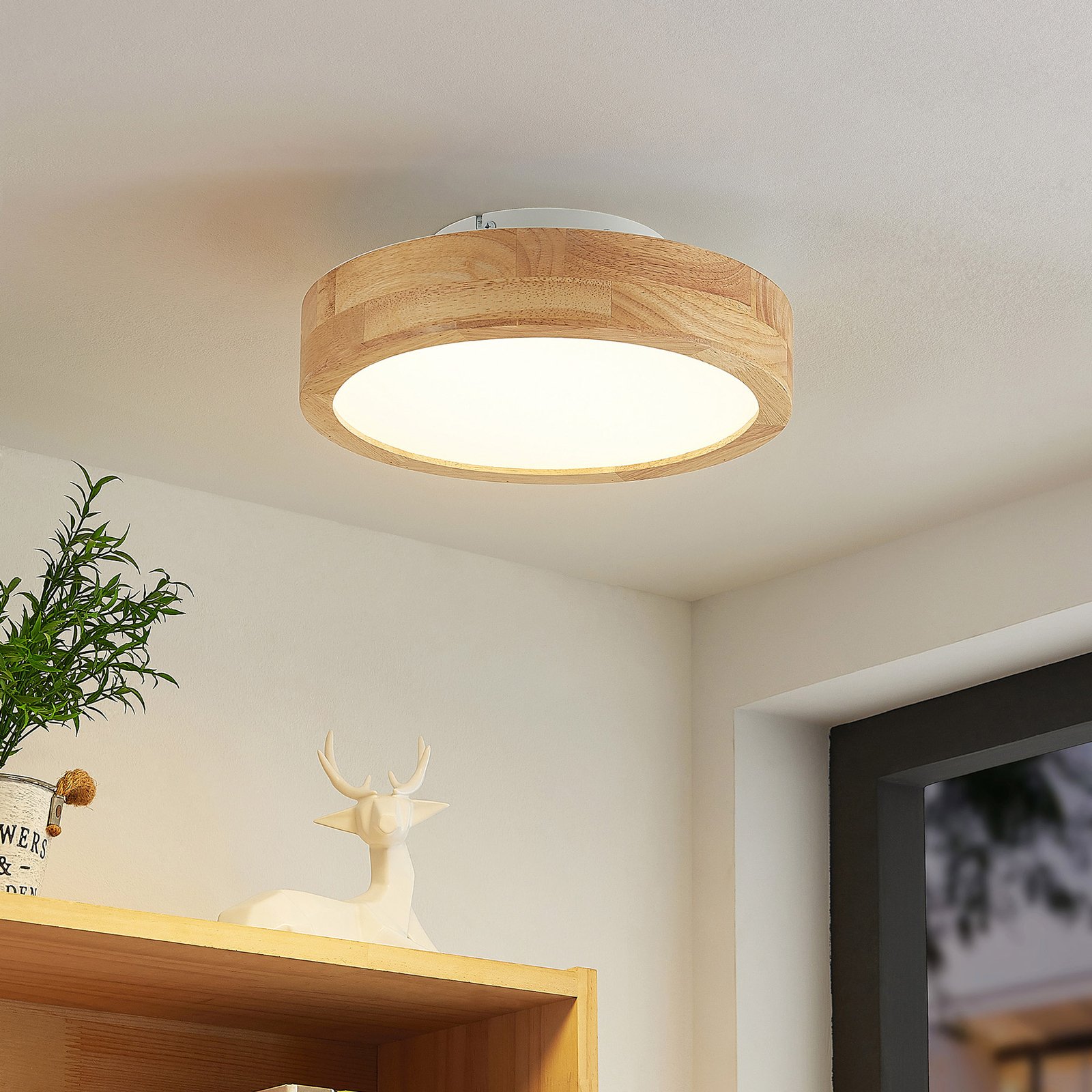 Lindby Lanira LED-Deckenlampe aus Eichenholz, 30cm