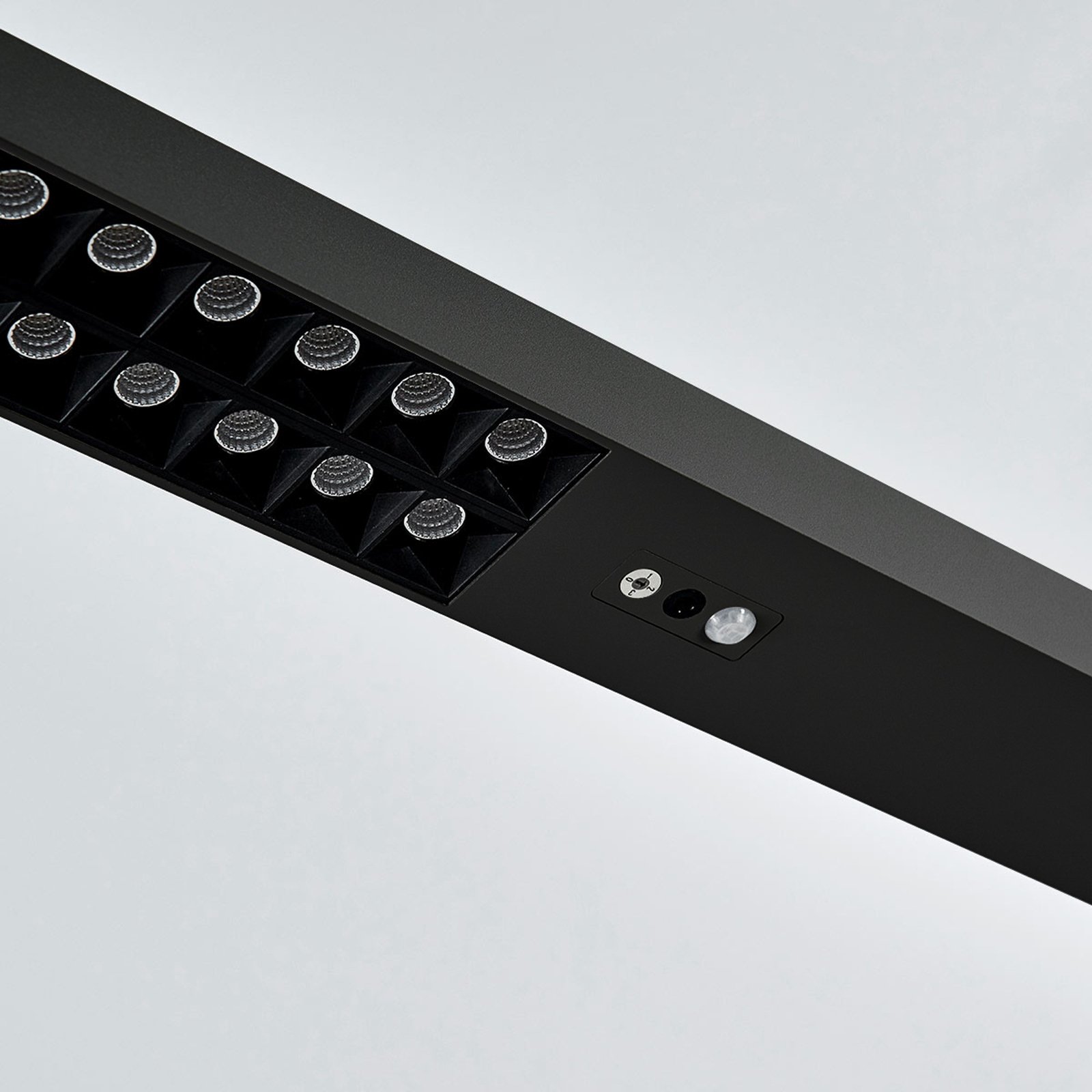 Arcchio LED-Büro-Stehlampe Jolinda, schwarz, 4000K, Sensor