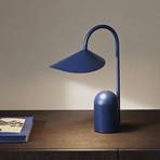 ferm LIVING LED dobíjacia stolová lampa Arum, modrá, stmievateľná, IP44