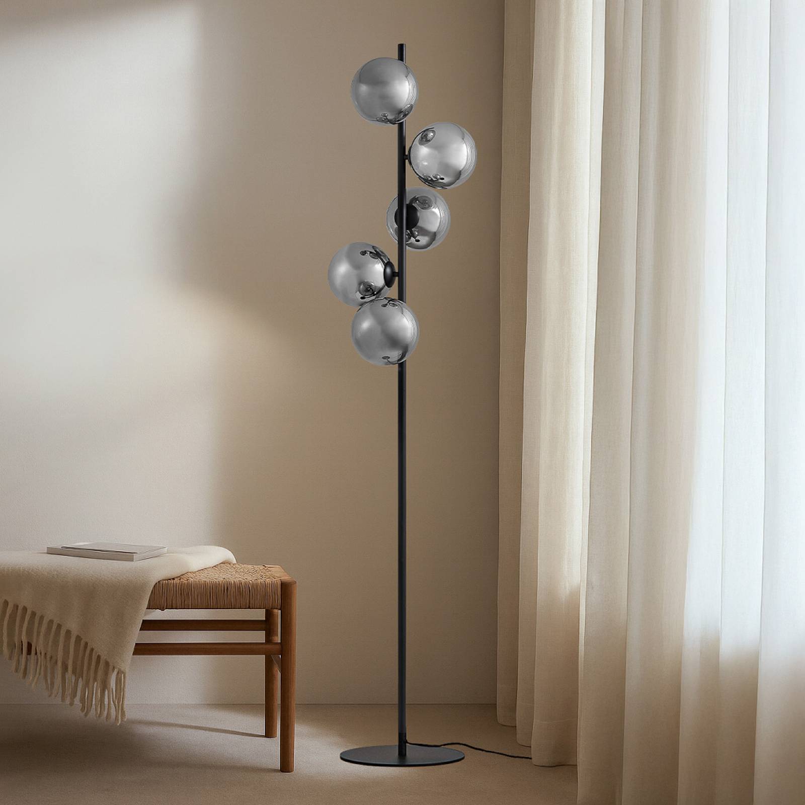 Lindby Stehleuchte Orbelia, schwarz, 5-flammig, Glas günstig online kaufen