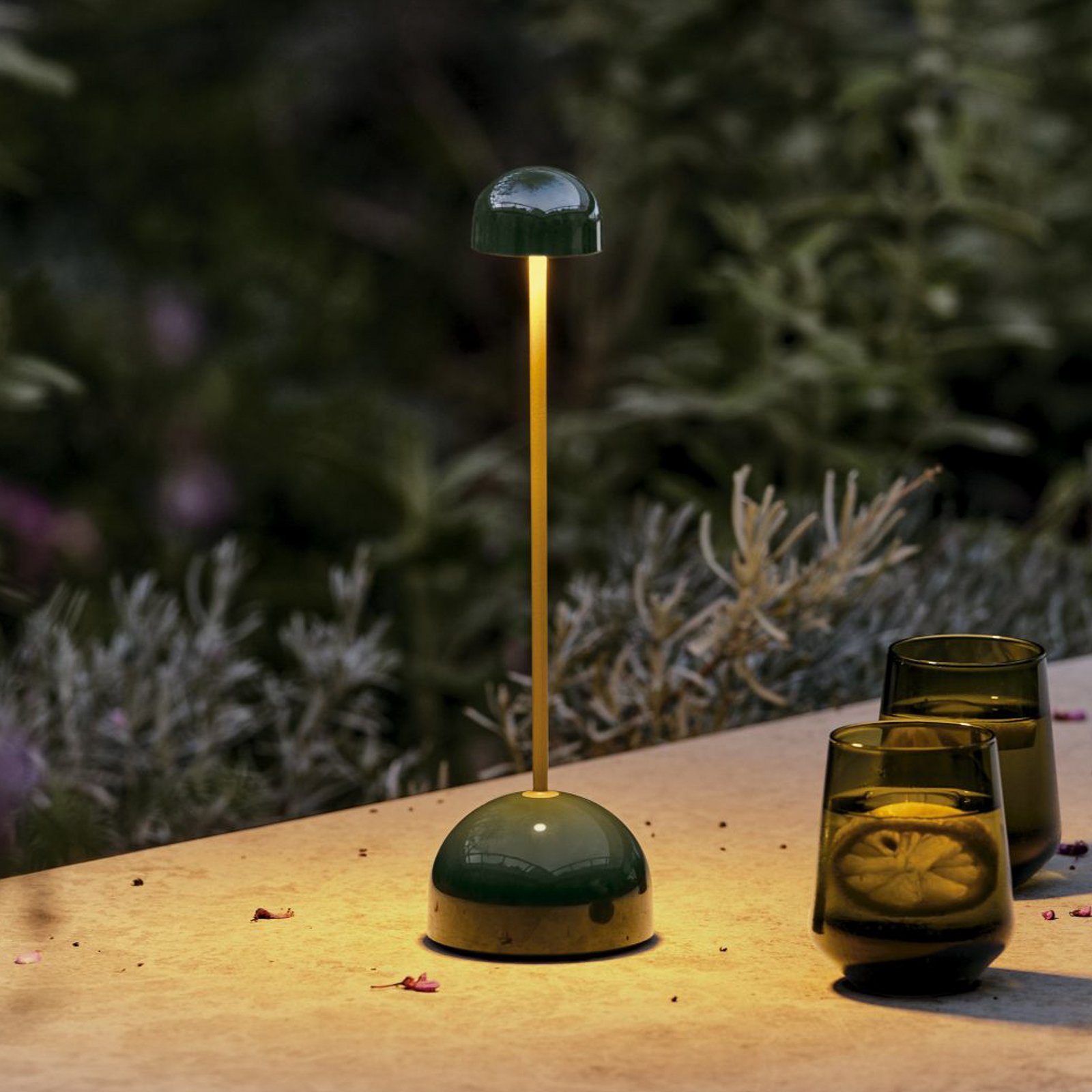 MARSET LED-Akku-Tischlampe Sips, grün/gold, 31 cm, Stahl