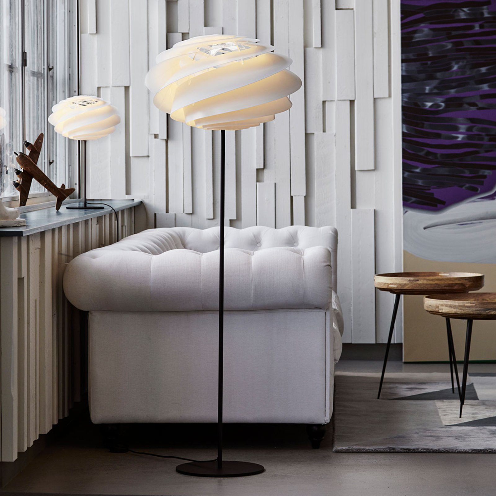 LE KLINT Swirl - biała designerska lampa podłogowa