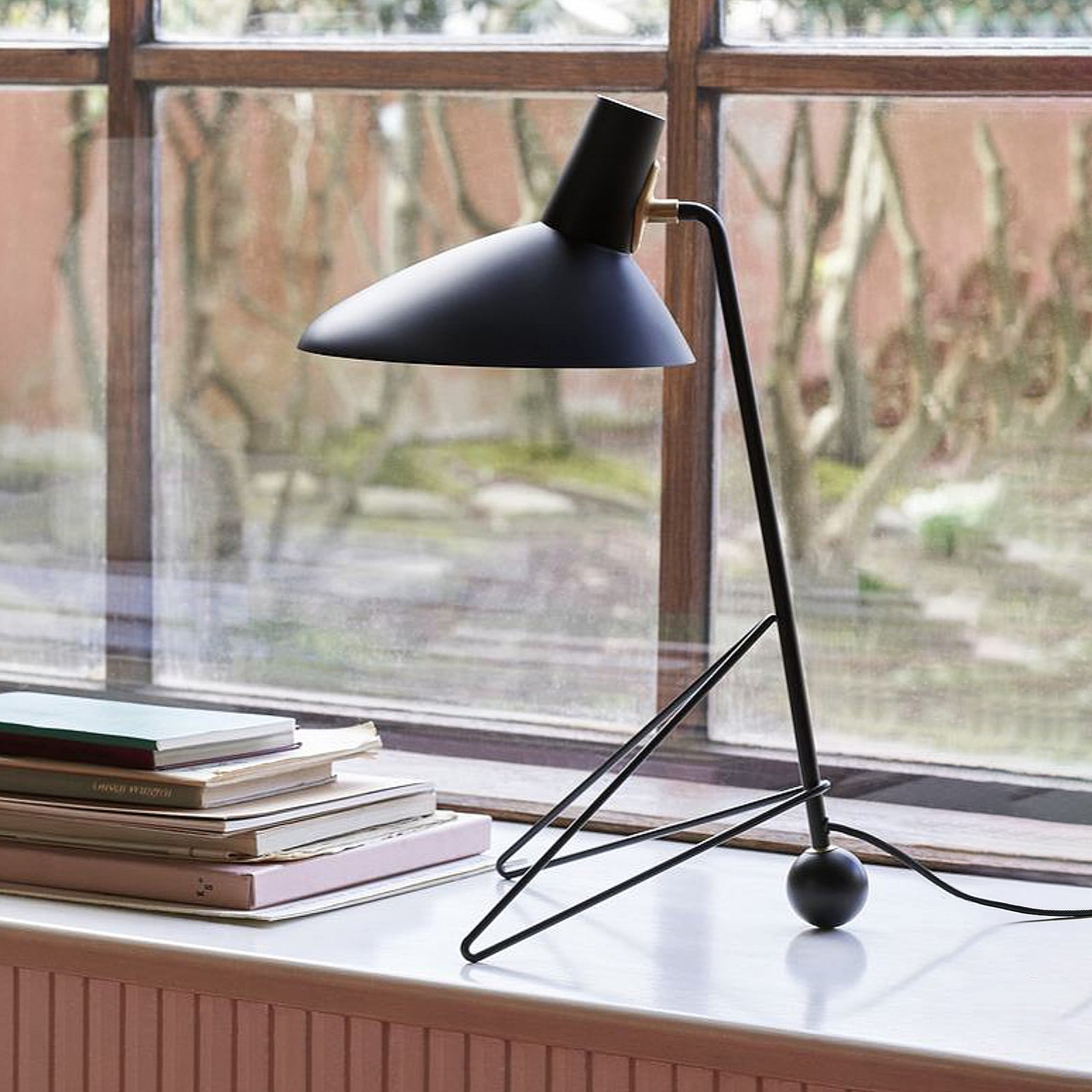 Tripod HM9 bordlampe mat sort &Tradition - Stue - Aluminium - Trebenet