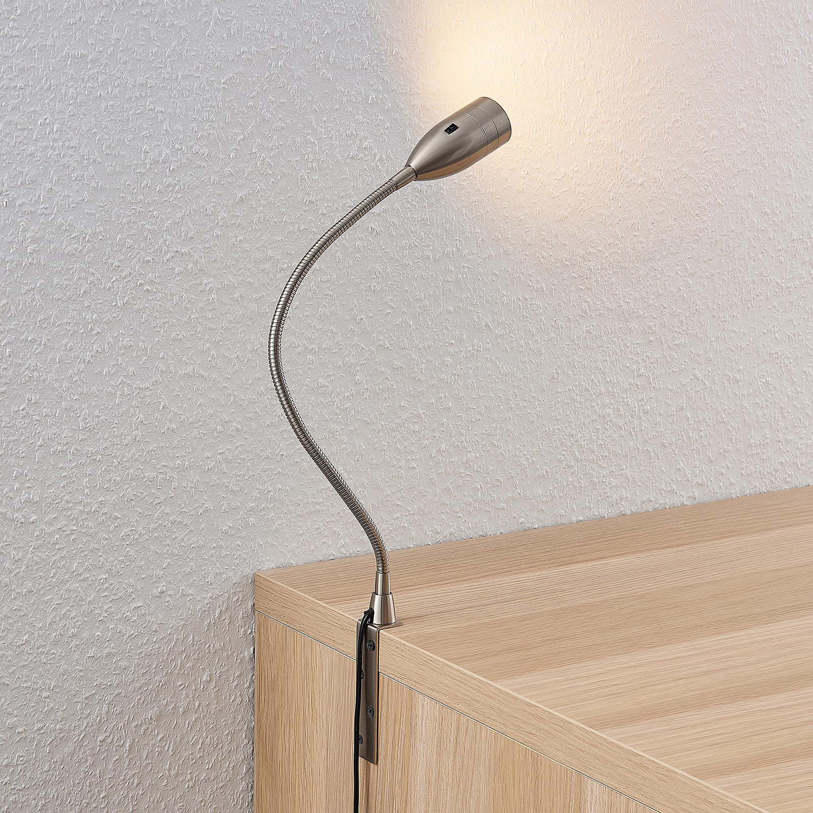 Lindby Ammara LED-bordlampe, satinert nikkel