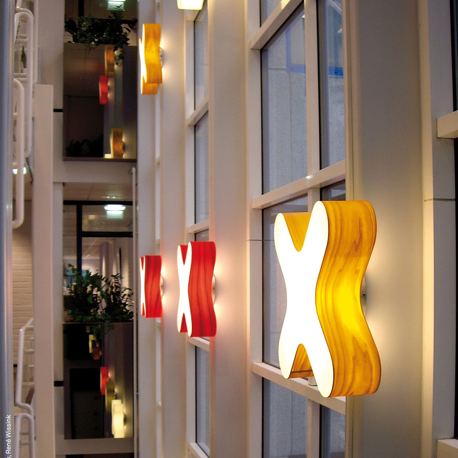 LZF X-Club LED stenska svetilka 0-10V dim rumena