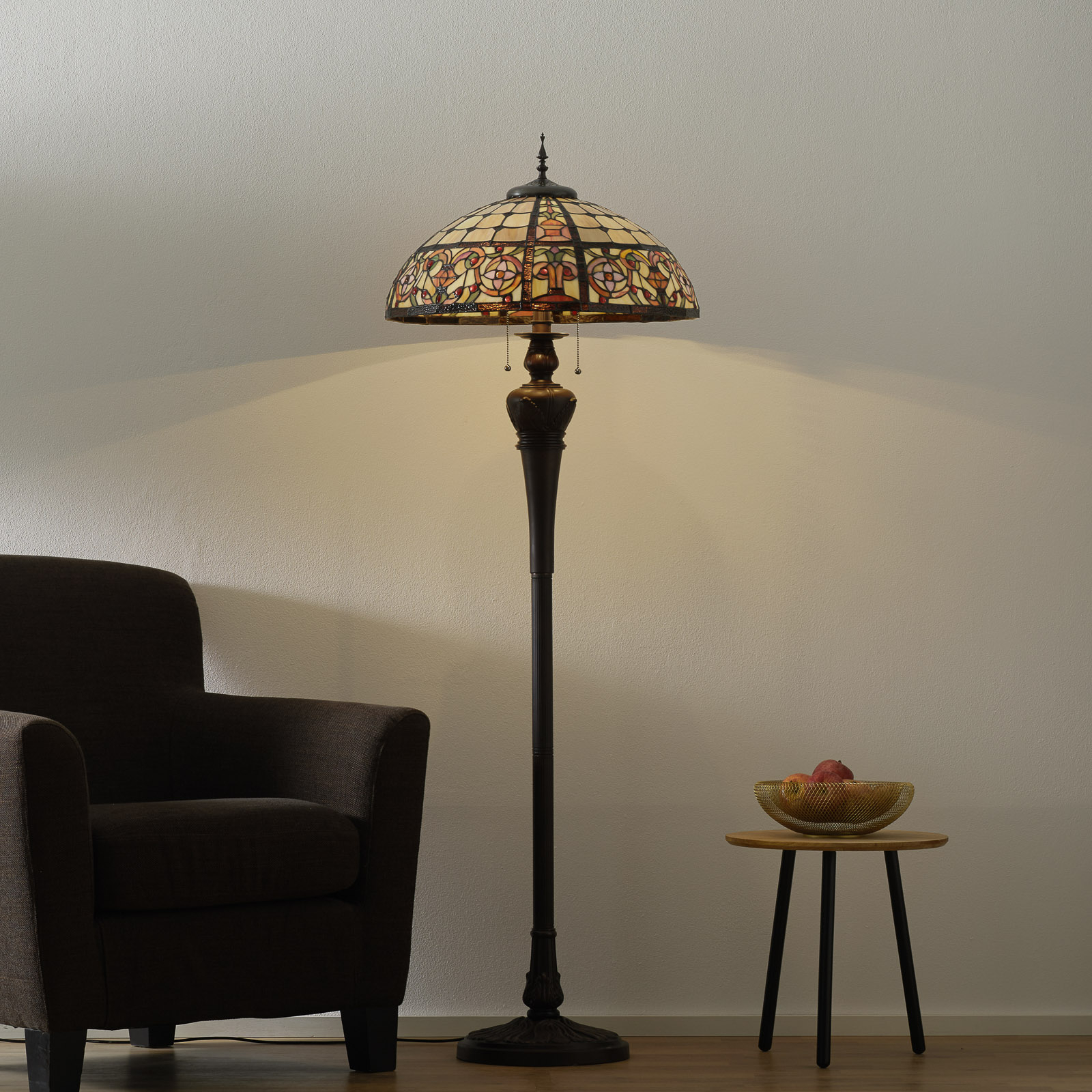 Luxurious floor lamp Lindsay in the Tiffany style