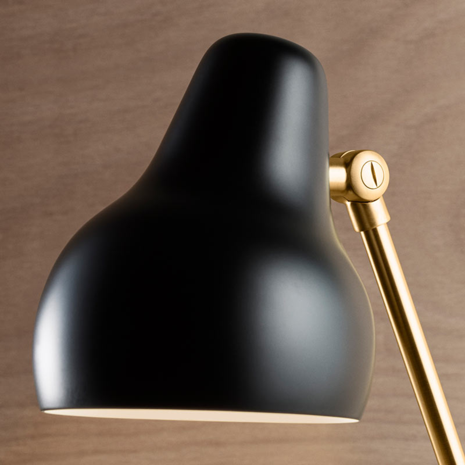 Louis Poulsen VL38 - stolní lampa LED, černá