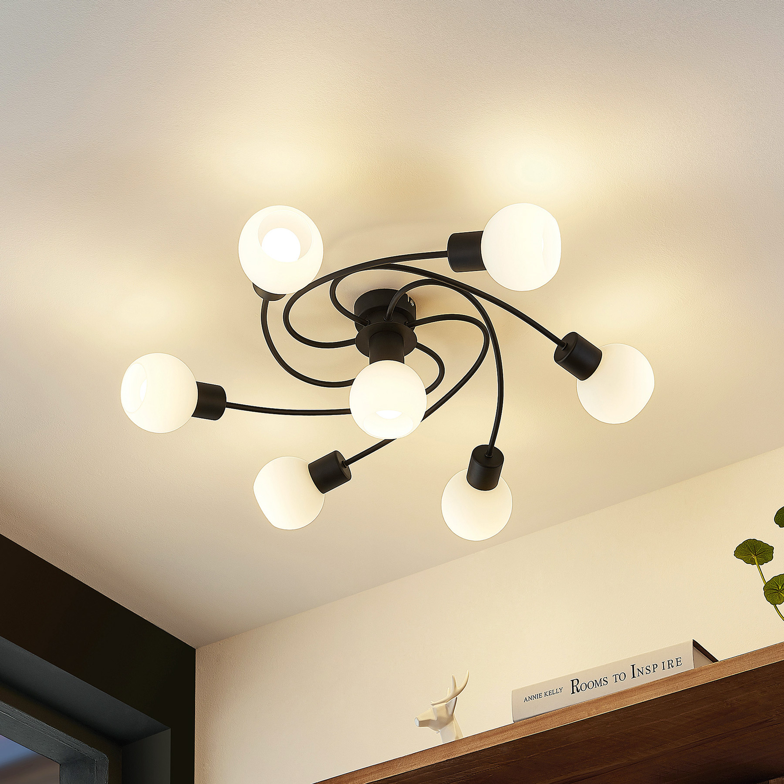 Lindby LED-Deckenleuchte Ciala, 7-fl. schwarz weiß