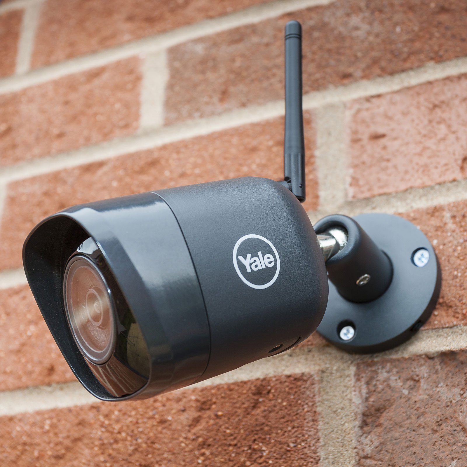 Yale WiFi udendørs kamera Pro med natsyn-funktion