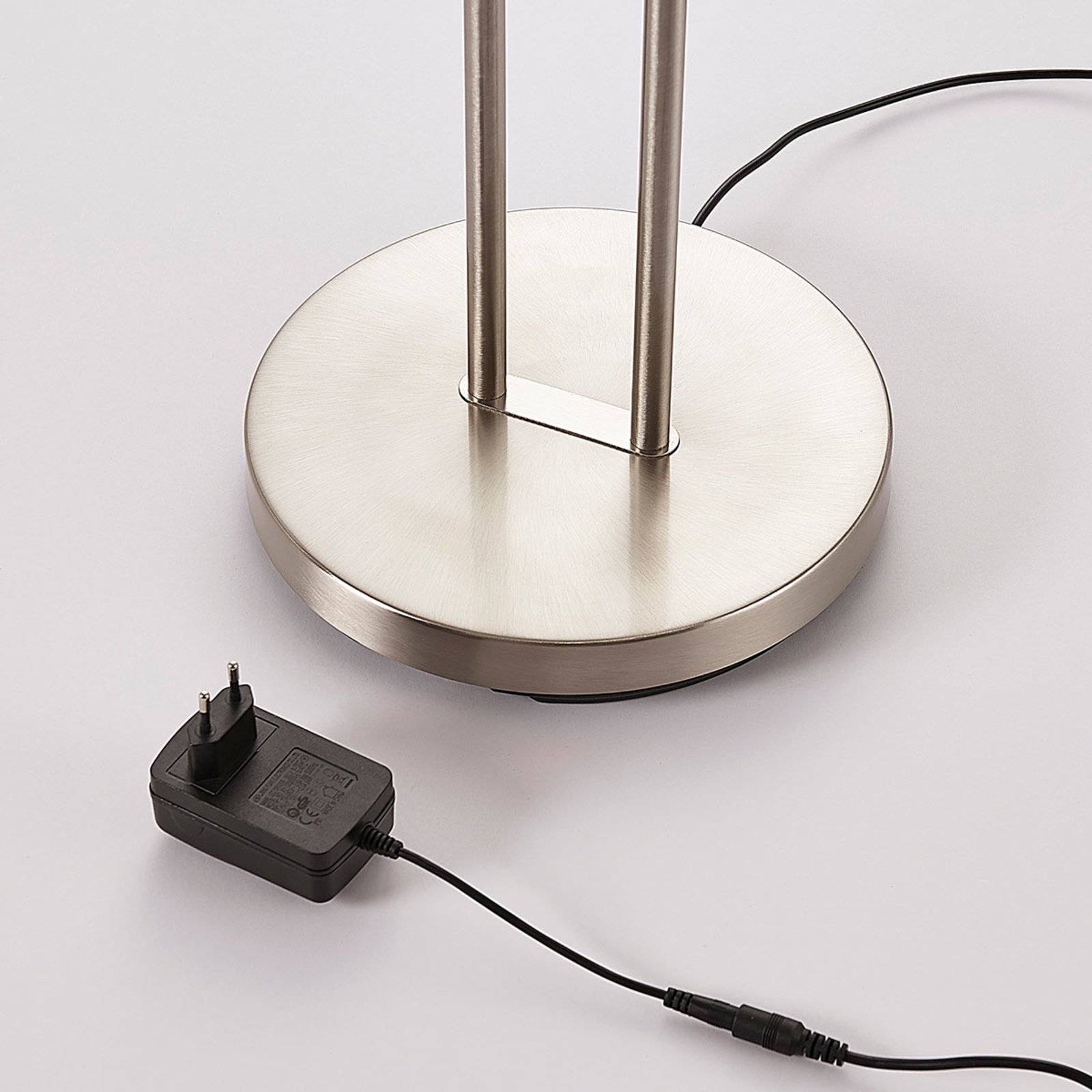 Jonne LED Stehleuchte Satin Nickel - Lindby