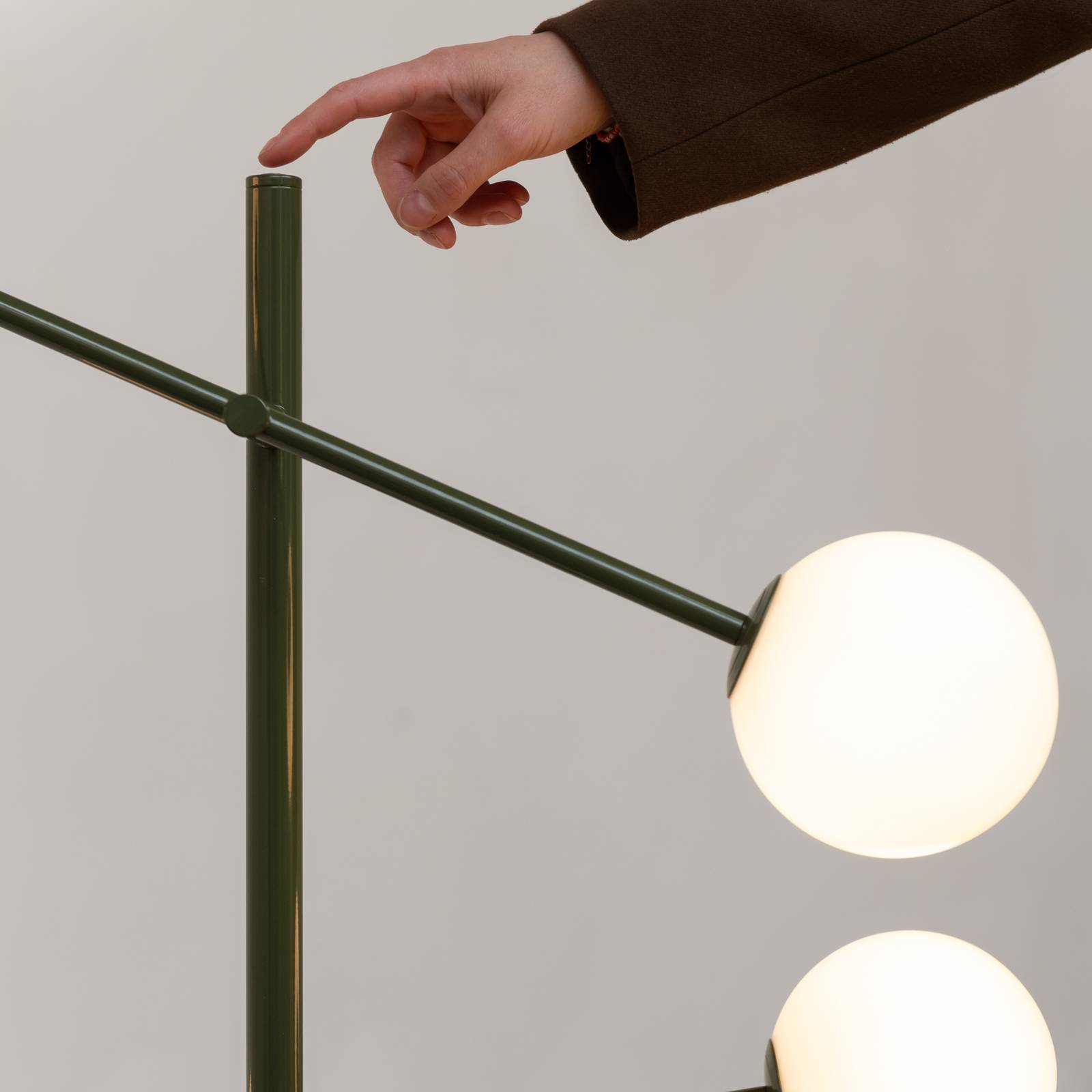 IT'S ABOUT ROMI lampa podłogowa Copenhagen, zielona, szkło, obrotowa