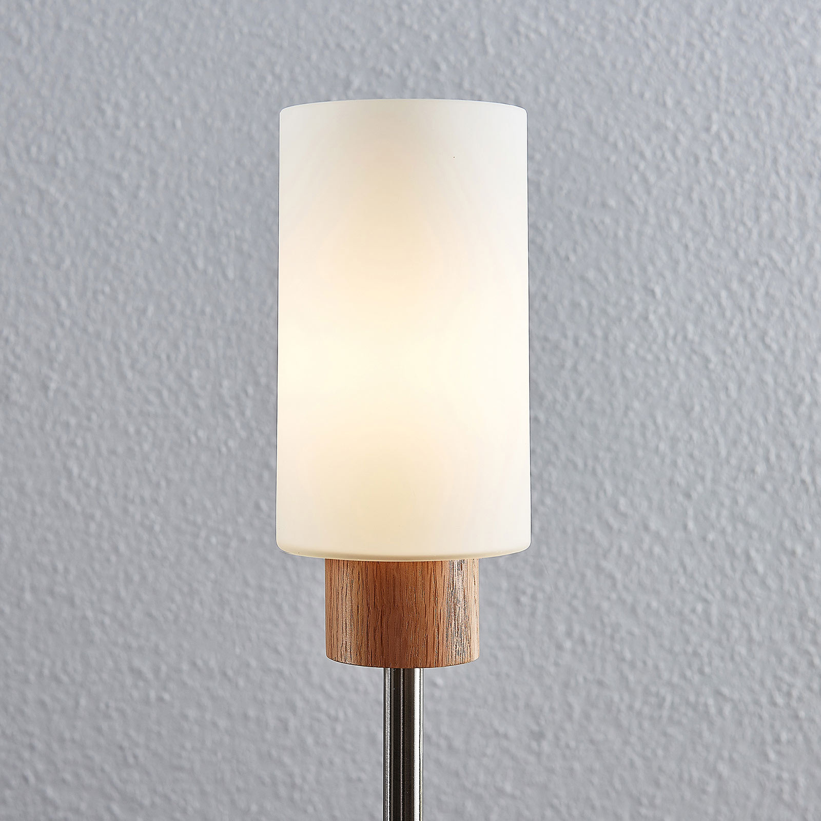 Lindby Nicus tre-gulvlampe med glassskjerm