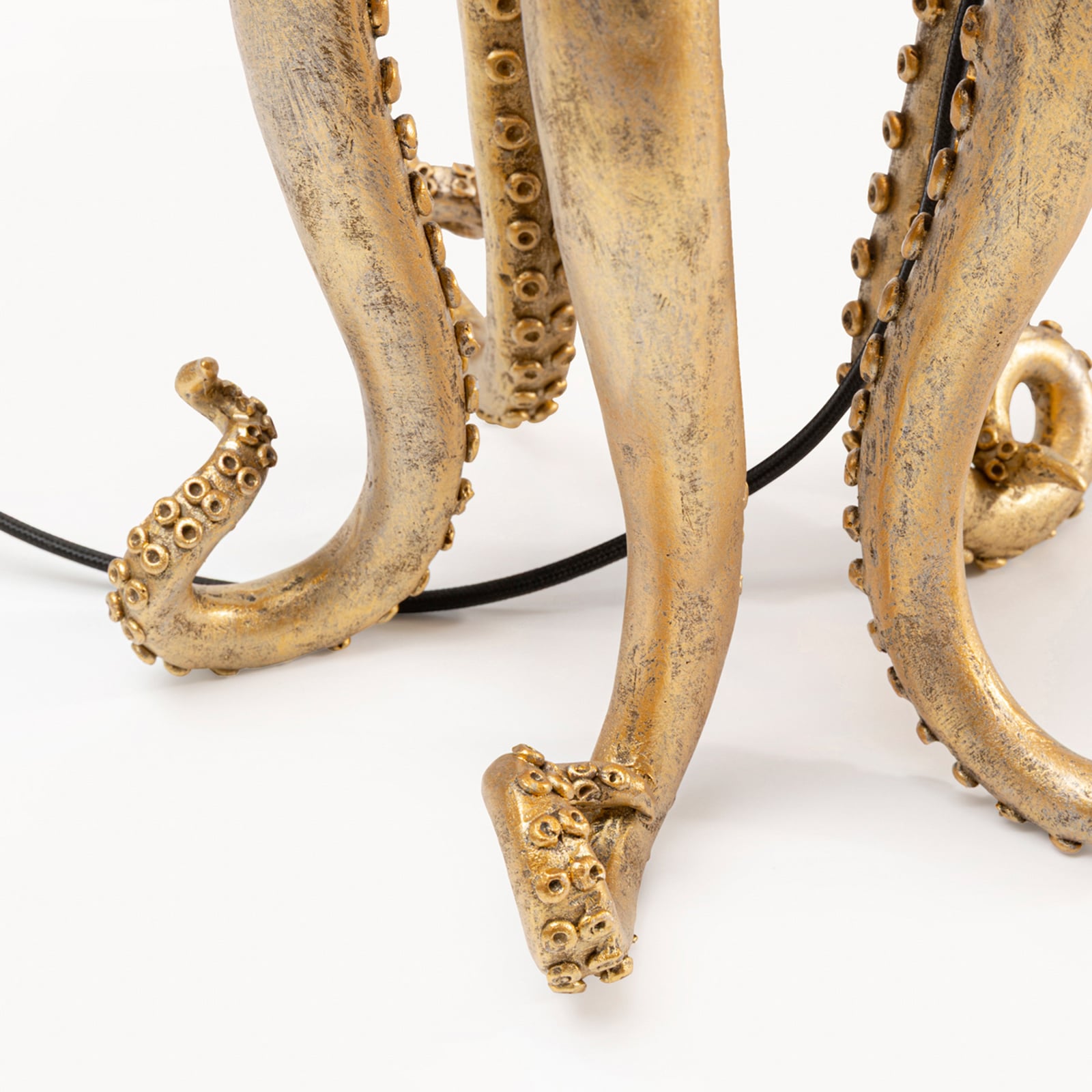Candeeiro de mesa KARE Octopus, dourado, tecido, altura 47 cm Candeeiro de mesa KARE Octopus, dourado, tecido, altura 47 cm