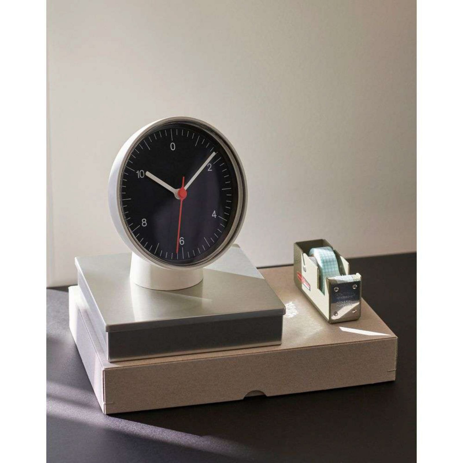 Table Clock Tischuhr schwarz/weiß Kunststoff Höhe 14cm - Hay