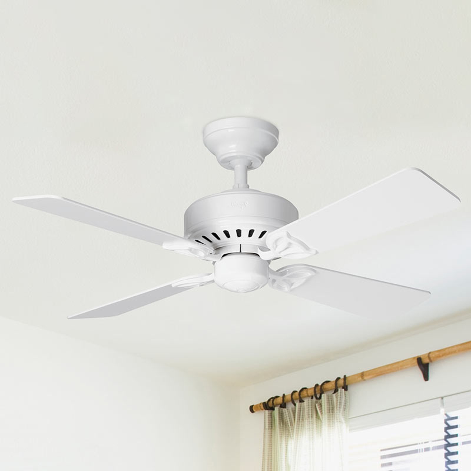 Hunter Bayport ceiling fan, white/light oak