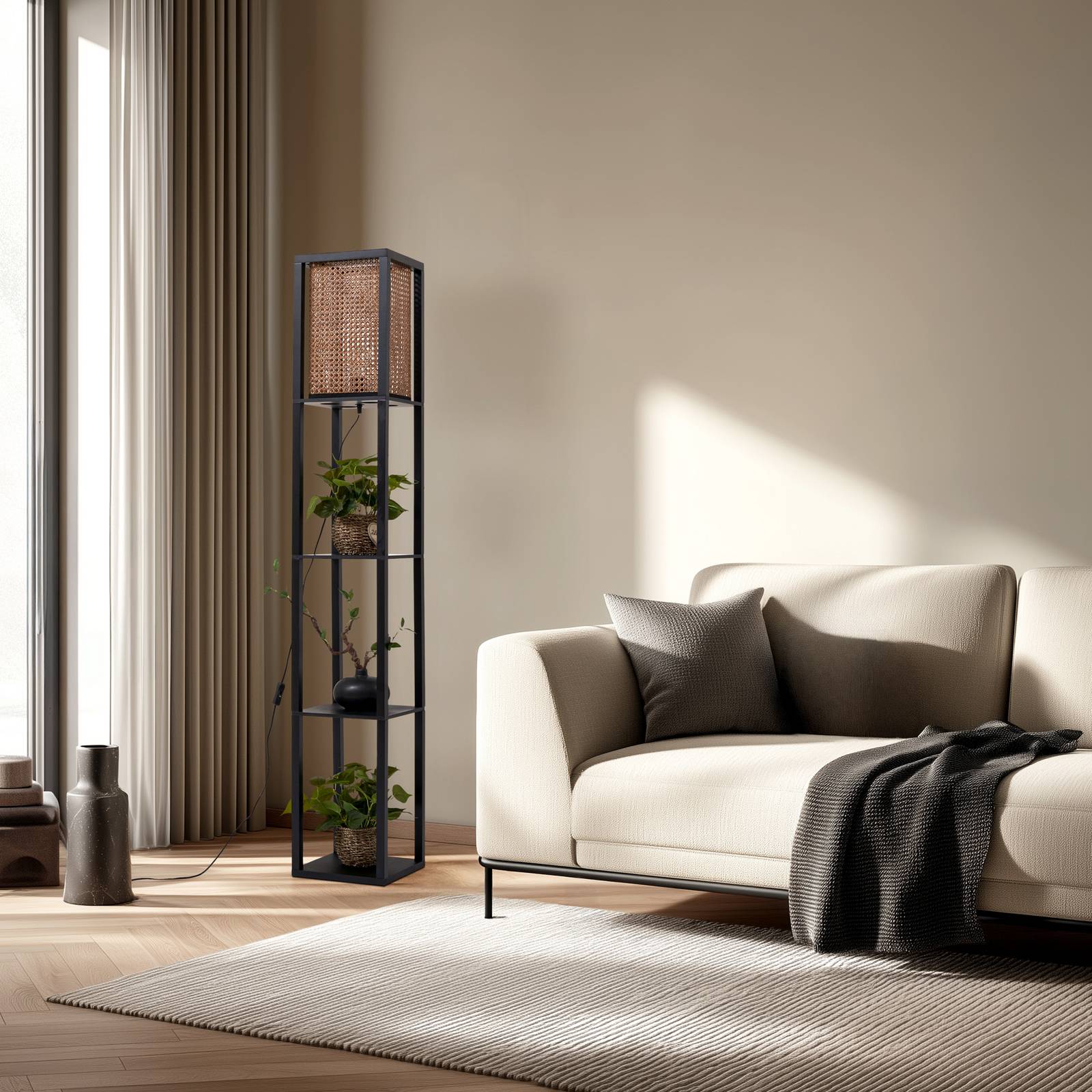 Lindby lampa stojąca Birta, czarna/naturalna, półka, rattan