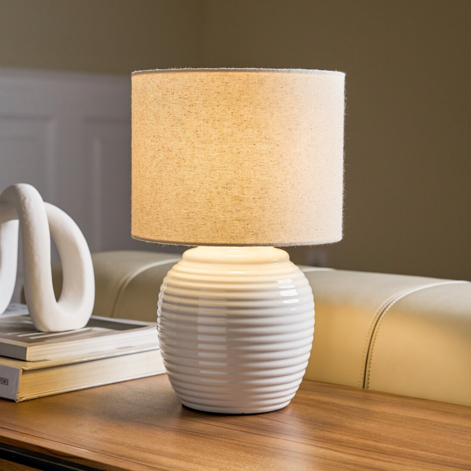 Pauleen-pöytävalaisin LOVELY CHARM, beige, korkeus 33 cm, tekstiili