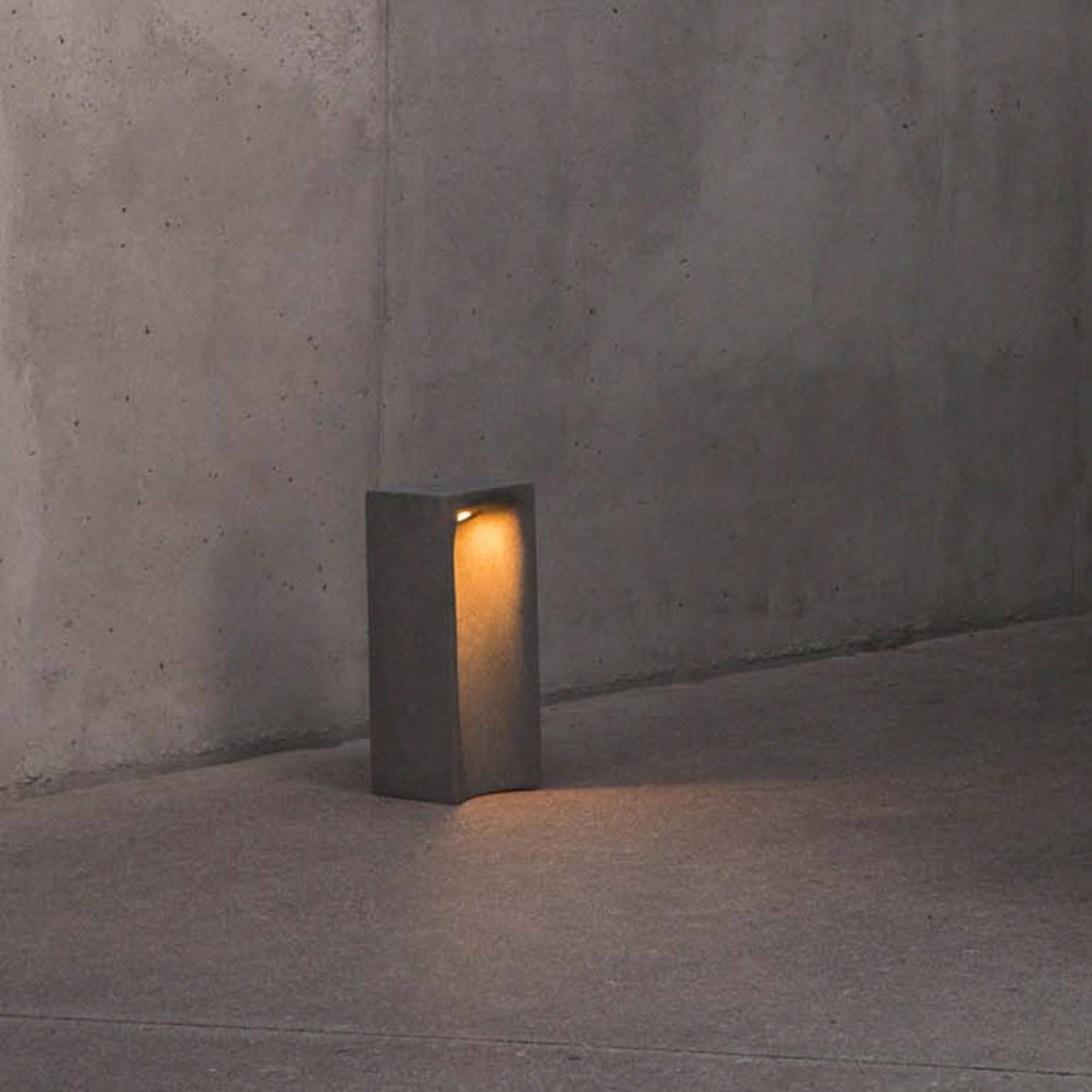Słupek oświetleniowy LED Grot, 2700K, szary, beton, IP55, wysokość 40 cm
