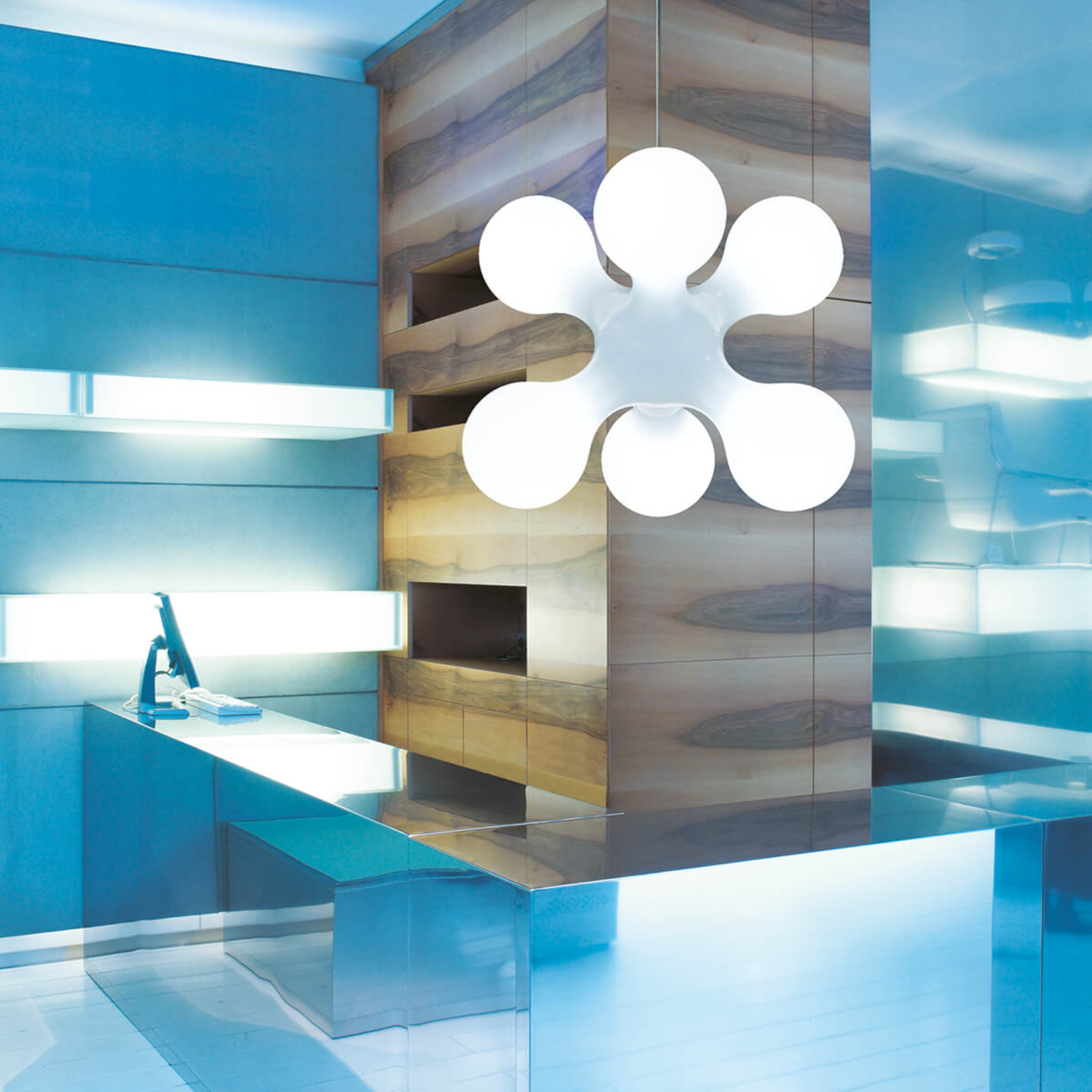 Stilig designhengelampe Atomium