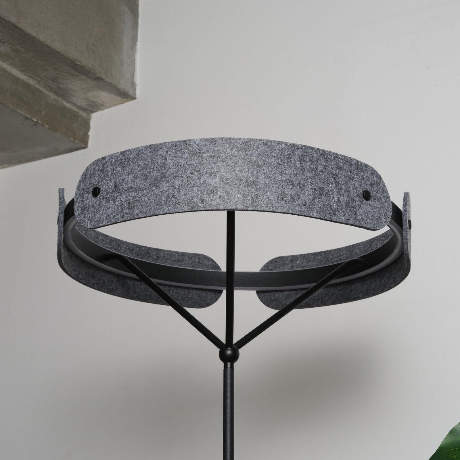 OSRAM LED-Stehleuchte Decor Curve Felt, grau, Filz, 3.000 K