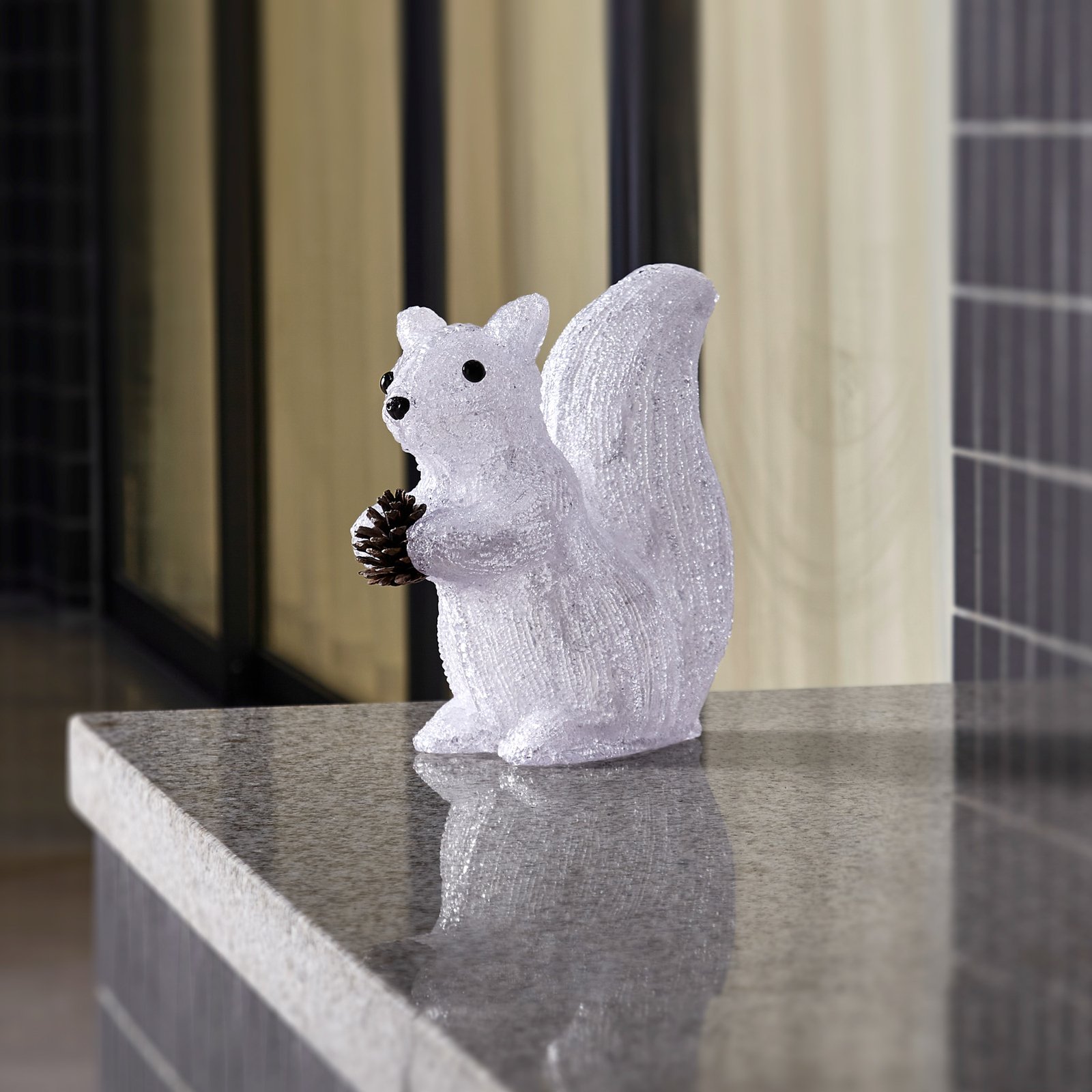Lindby Yuki LED dekorativna figura, plastika, veverica