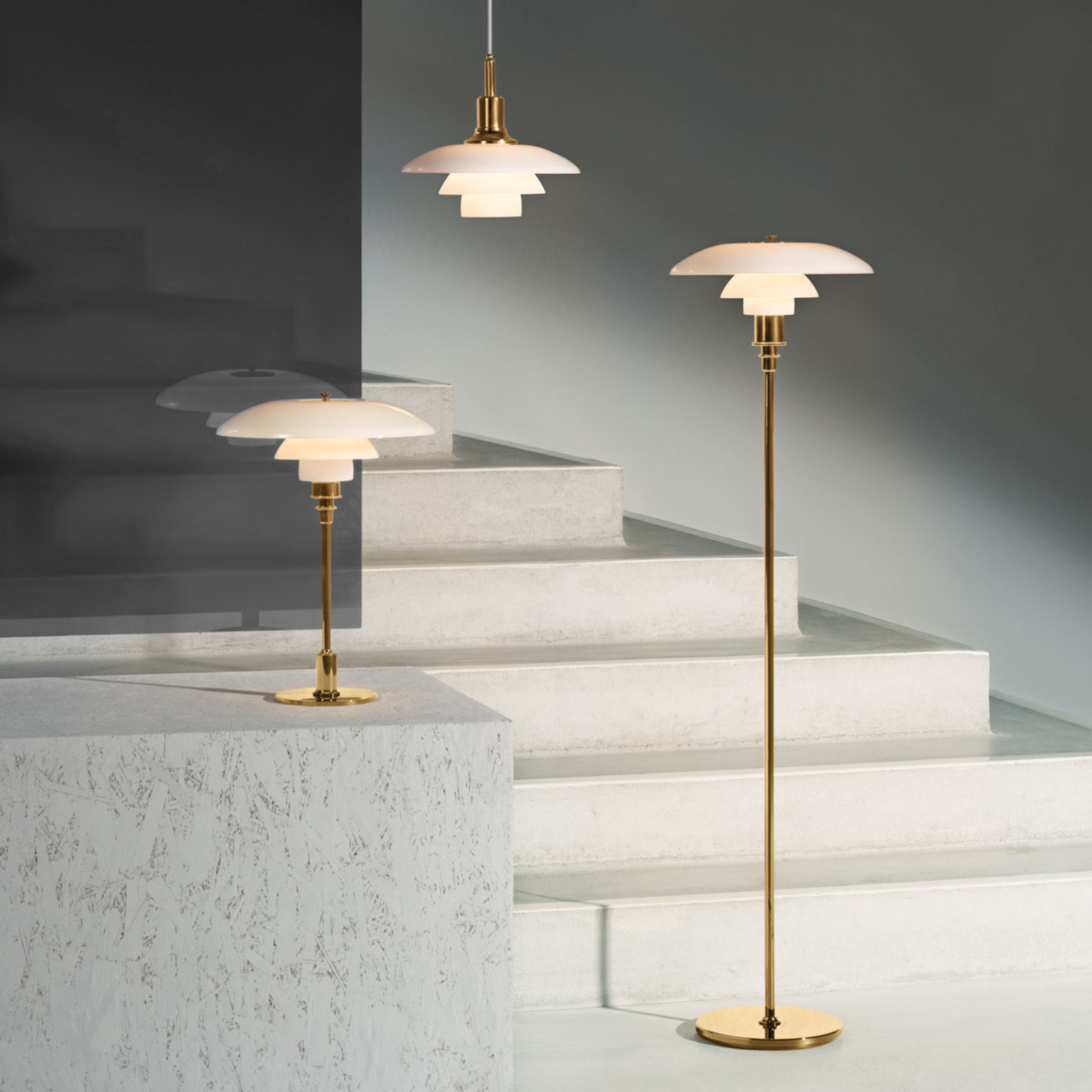 Louis Poulsen PH 3/2 table lamp, brass and white