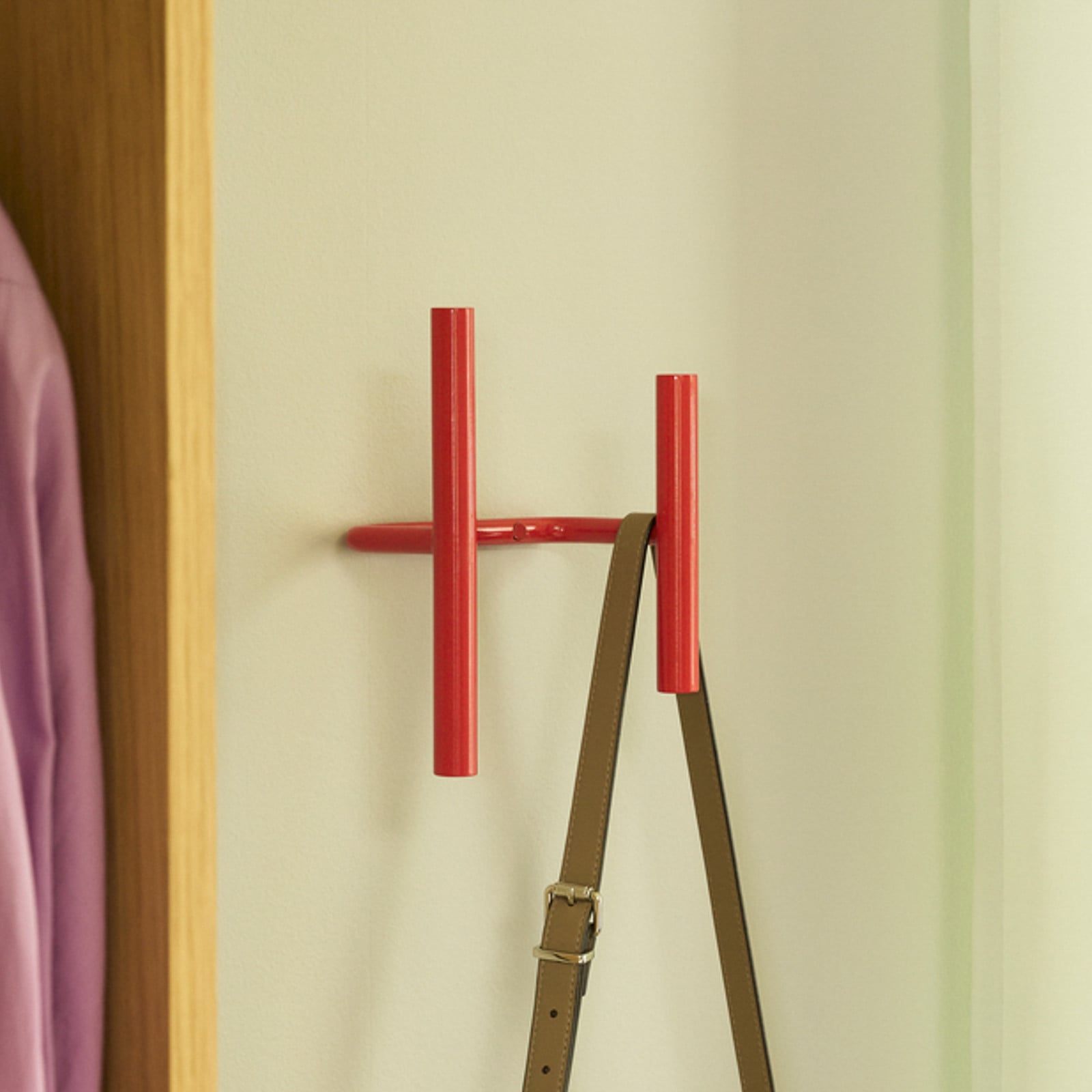 Hübsch Cabideiro de parede Flip, vermelho, largura 20 cm, metal - candeeiros Corredor - Moderno