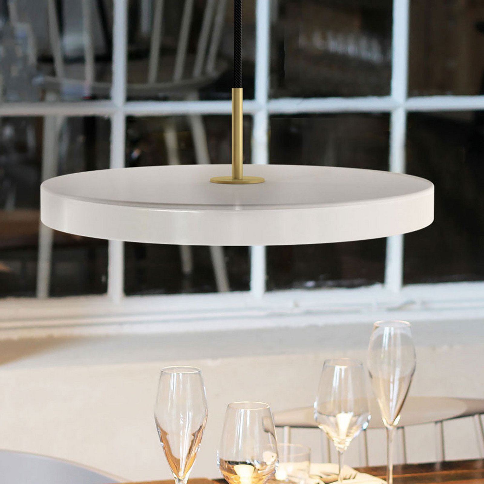 UMAGE Asteria medium lampă suspendată alamă sidef - Camera de zi / sufragerie - design - Metal