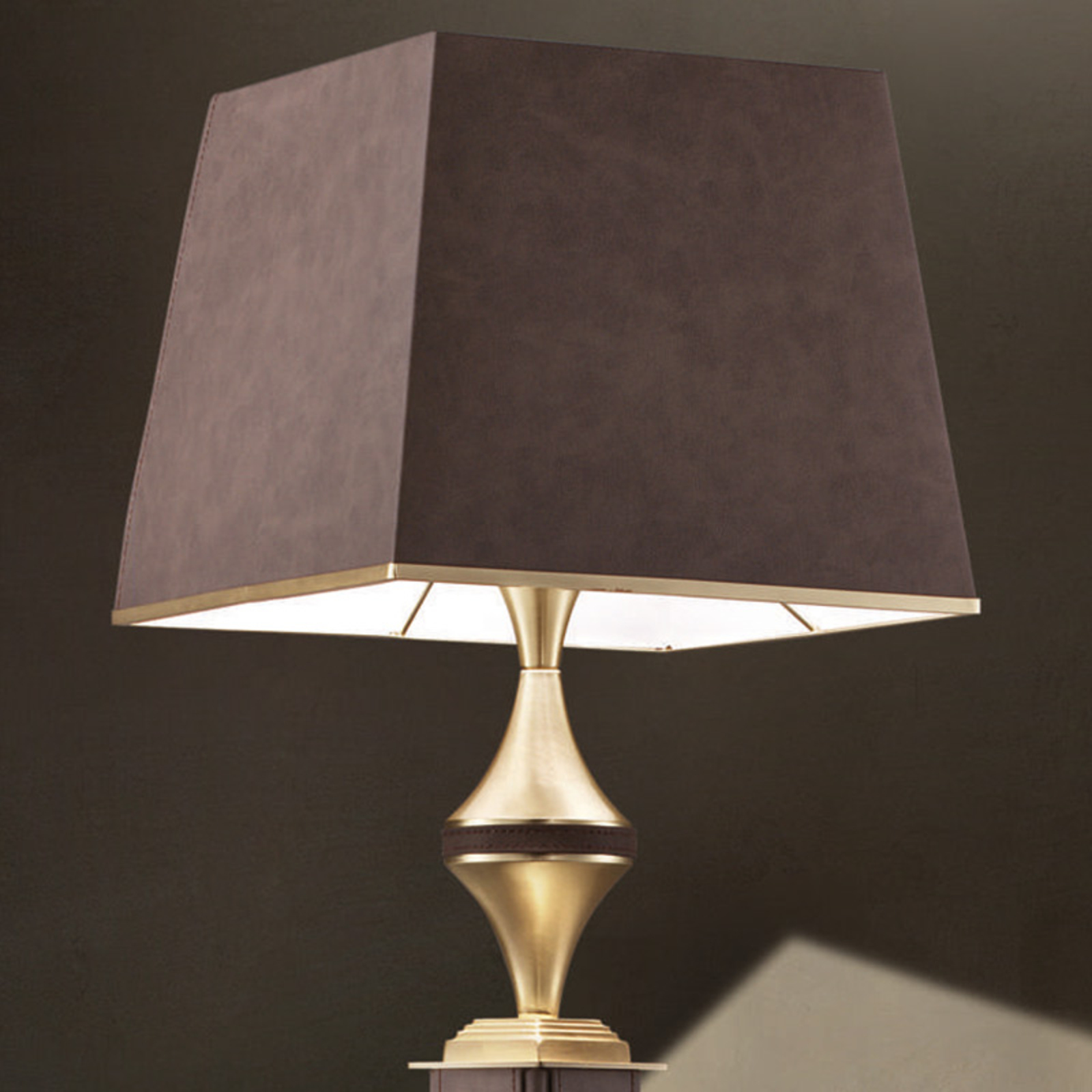 Darshan floor lamp with a brown leather cover