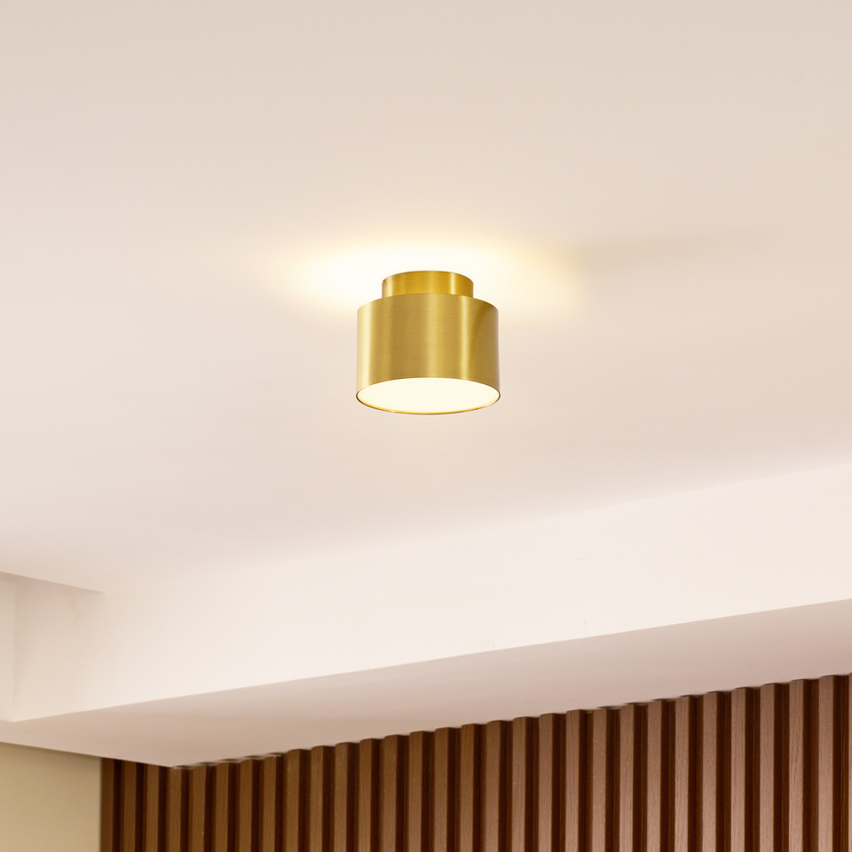 Lindby Nivoria LED-spotlight med bakgrundsbelysning, guld / mässing från Lindby