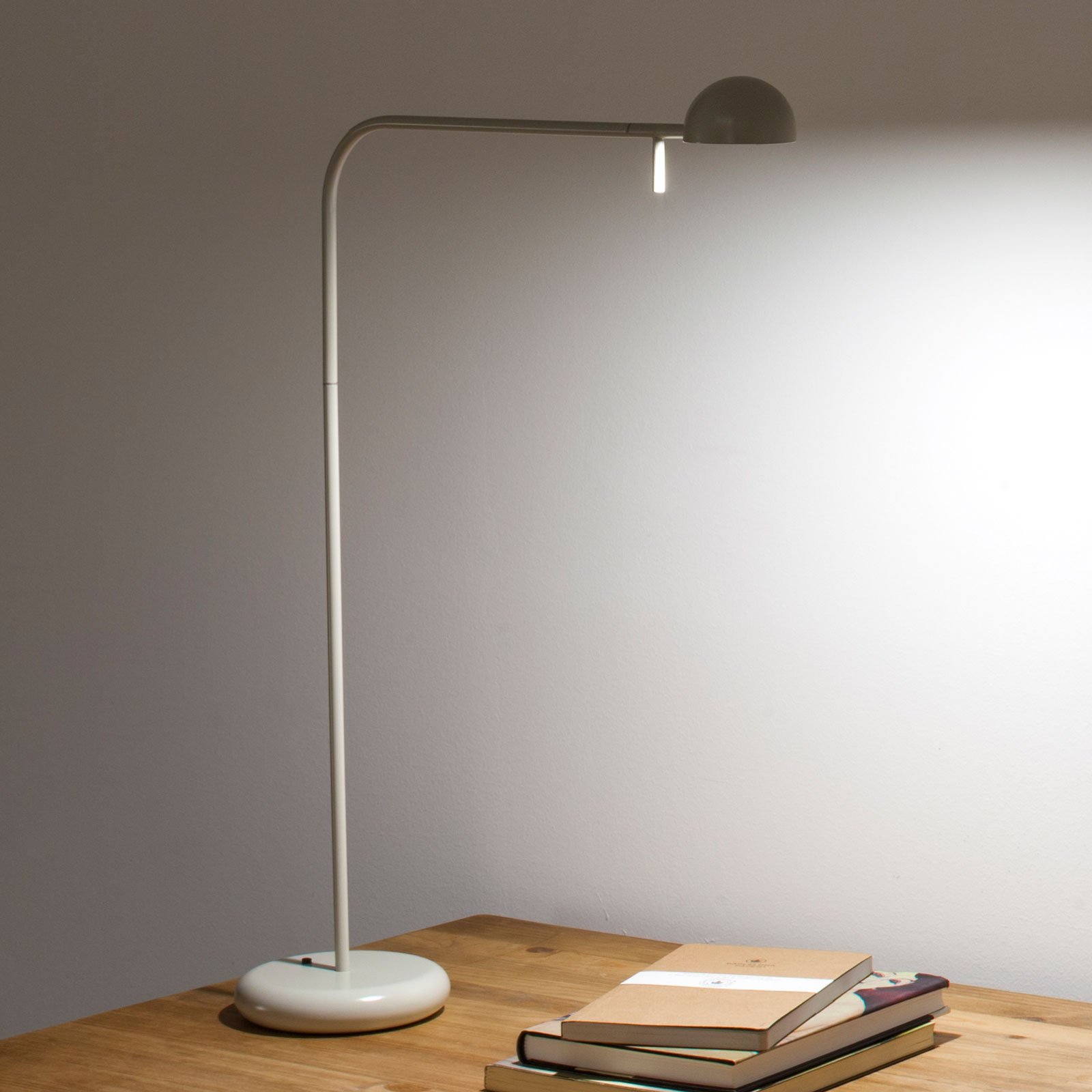 Candeeiro de mesa Vibia Pin 1655 LED, comprimento 40cm, creme