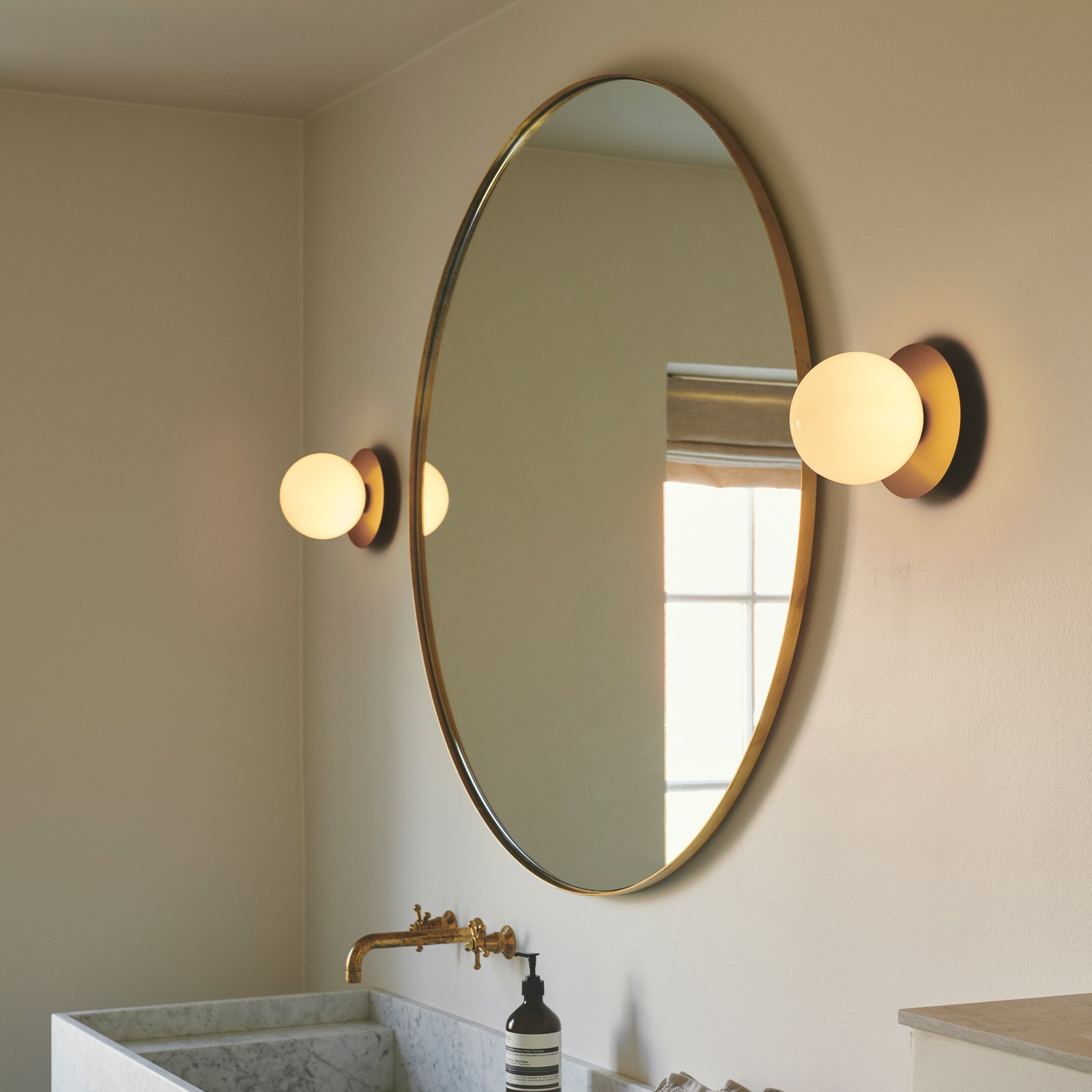Liila 1 Applique Murale/Plafonnier IP44 Medium Or Nordique/Blanc Opale - Nuura
