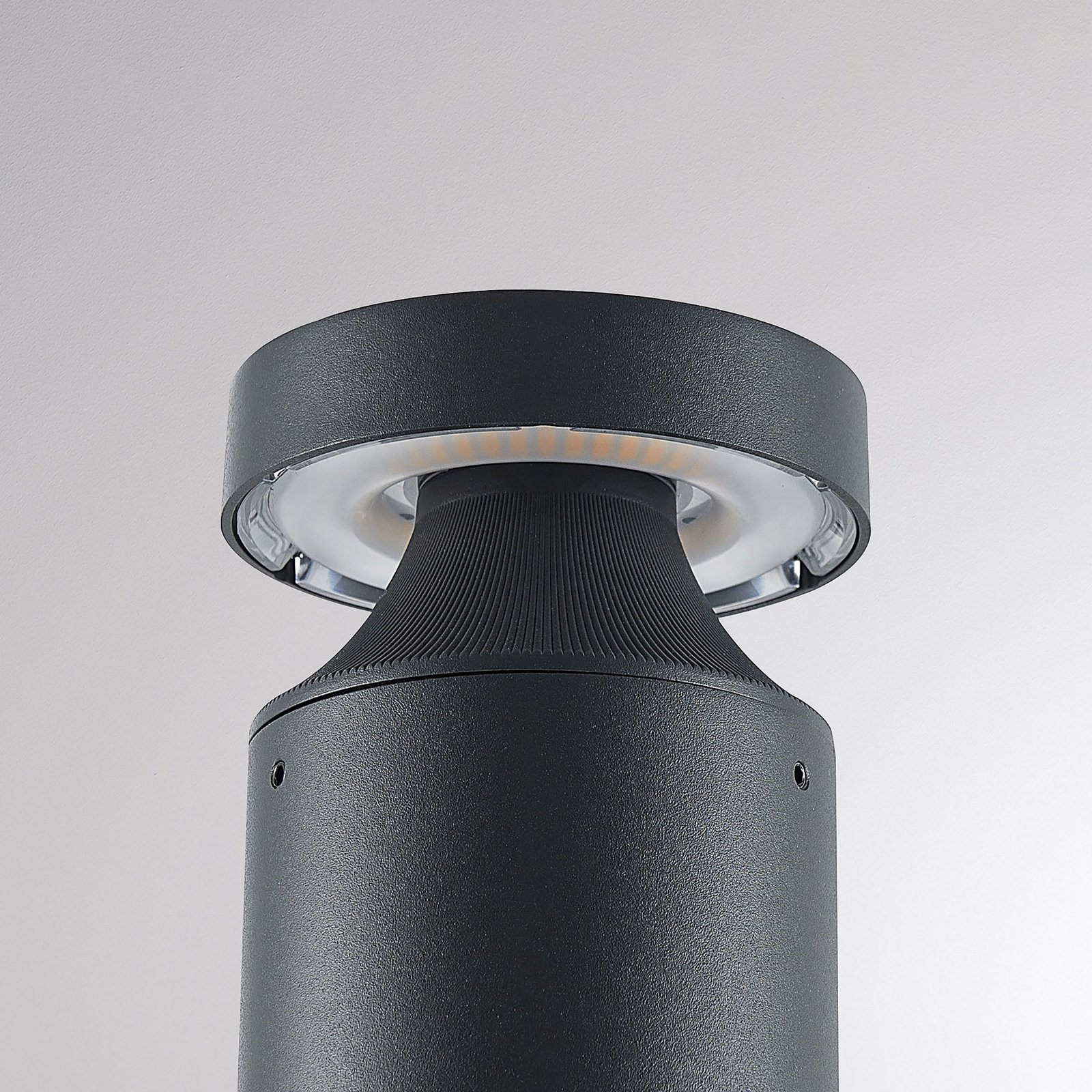 Molto Luce LED pedestal lamp Mona, Ø 10 cm, aluminium, height 45 cm