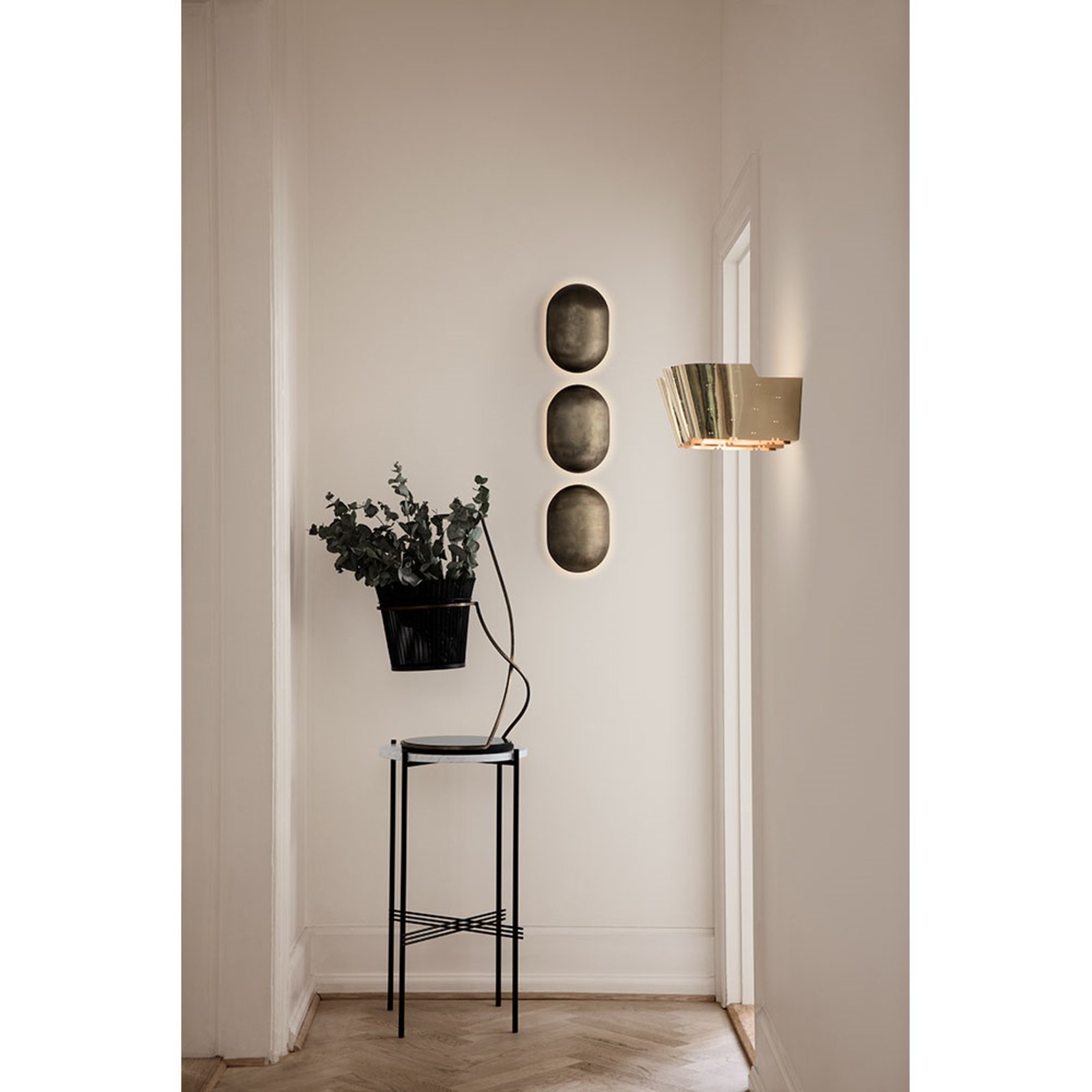 9464 Wall Lamp Brass/Brass - GUBI