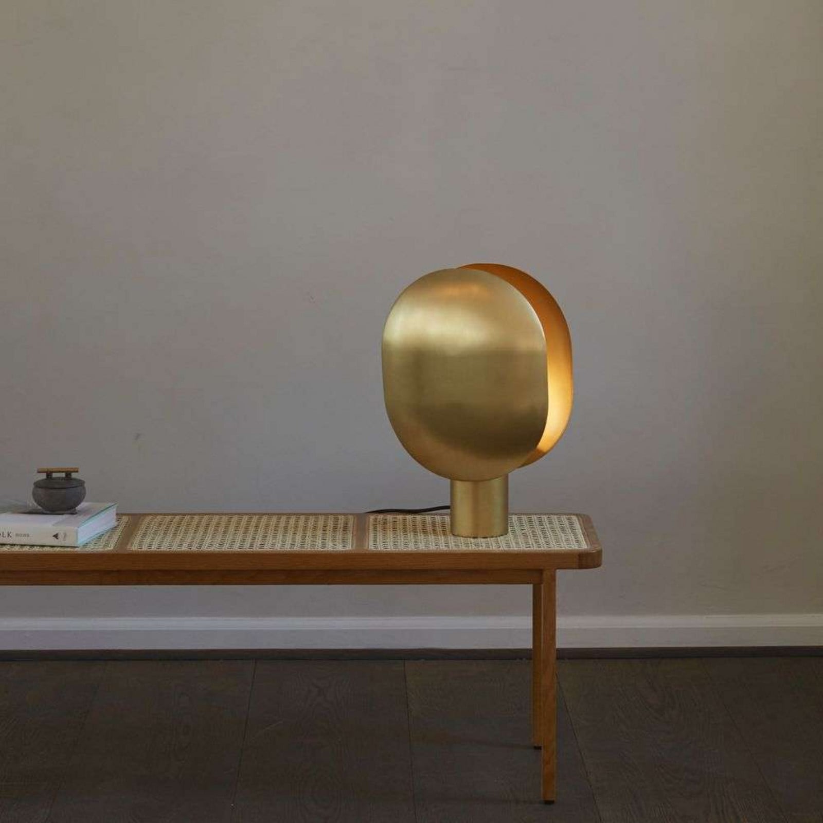 Clam Bordslampa Mässing 101 COPENHAGEN - Vardagsrum - Metall | Produkter - Bordslampor | Lampspecialisterna