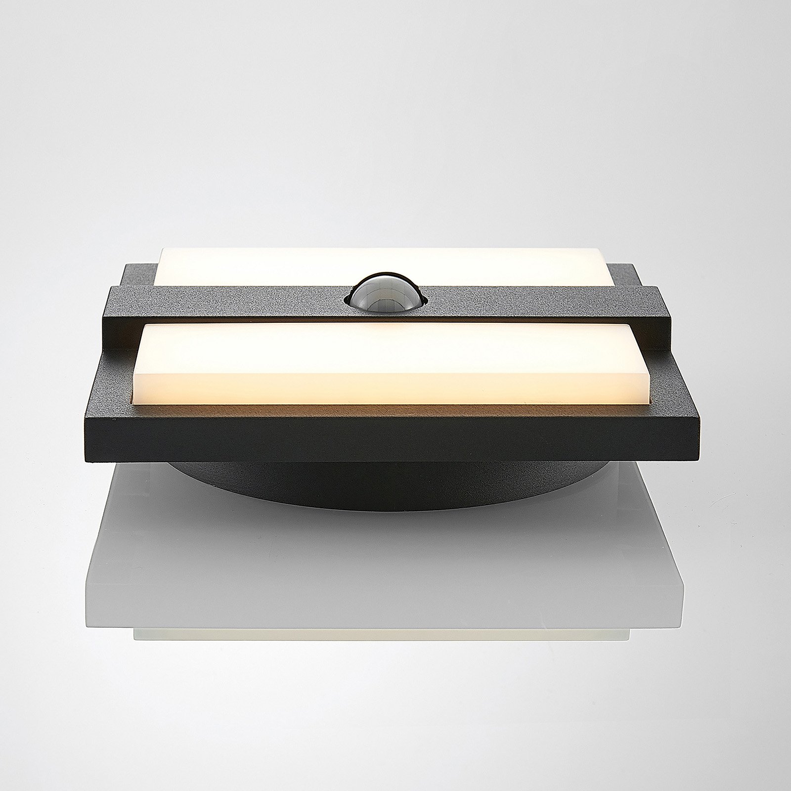 Gylfi Outdoor Wall Lamp w/Sensor Graphite/White - Lucande