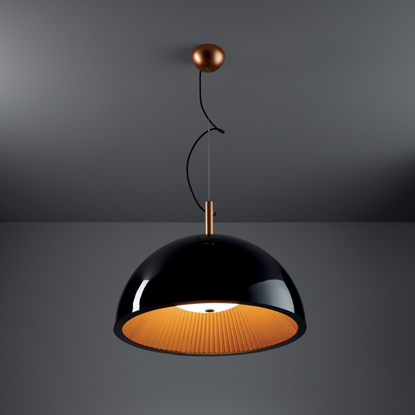 LEDS-C4 Umbrella lampă suspendată negru Ø 60 cm - Camera de zi / sufragerie - design - negru/auriu - Metal