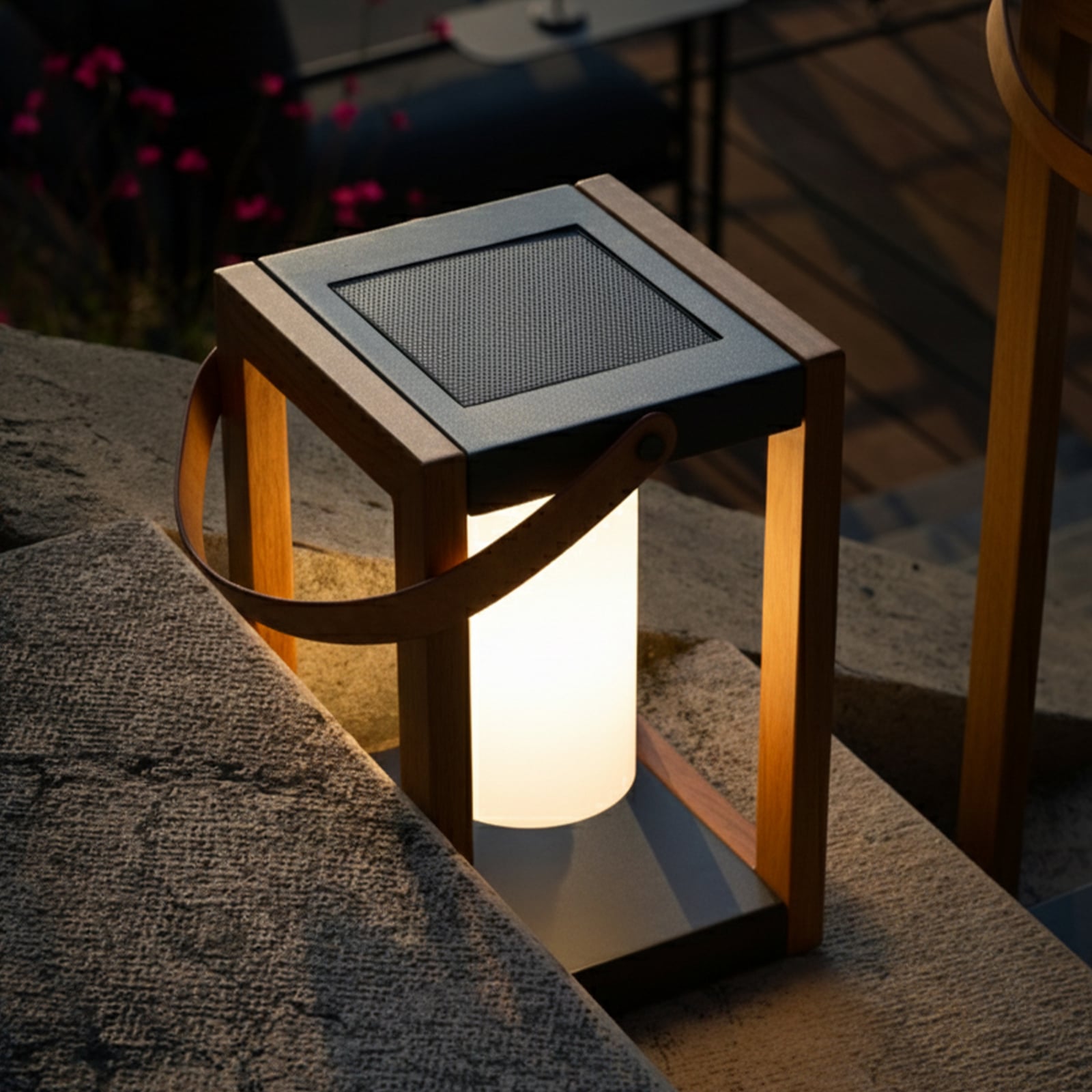 Linterna solar LED Seraphina, color teca, altura 32 cm, metal