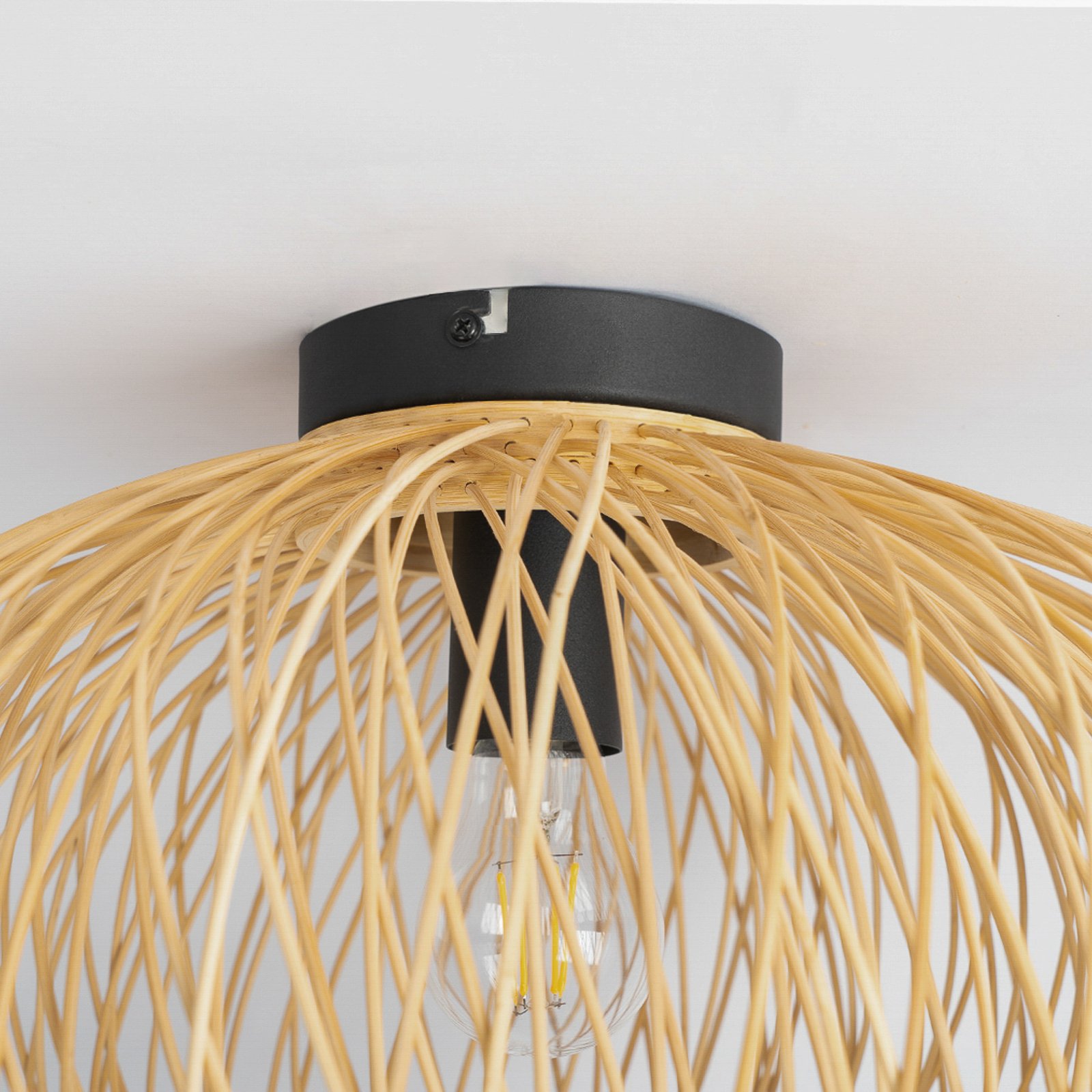 Lindby Solvira plafondlamp, bamboe vlechtwerk rond
