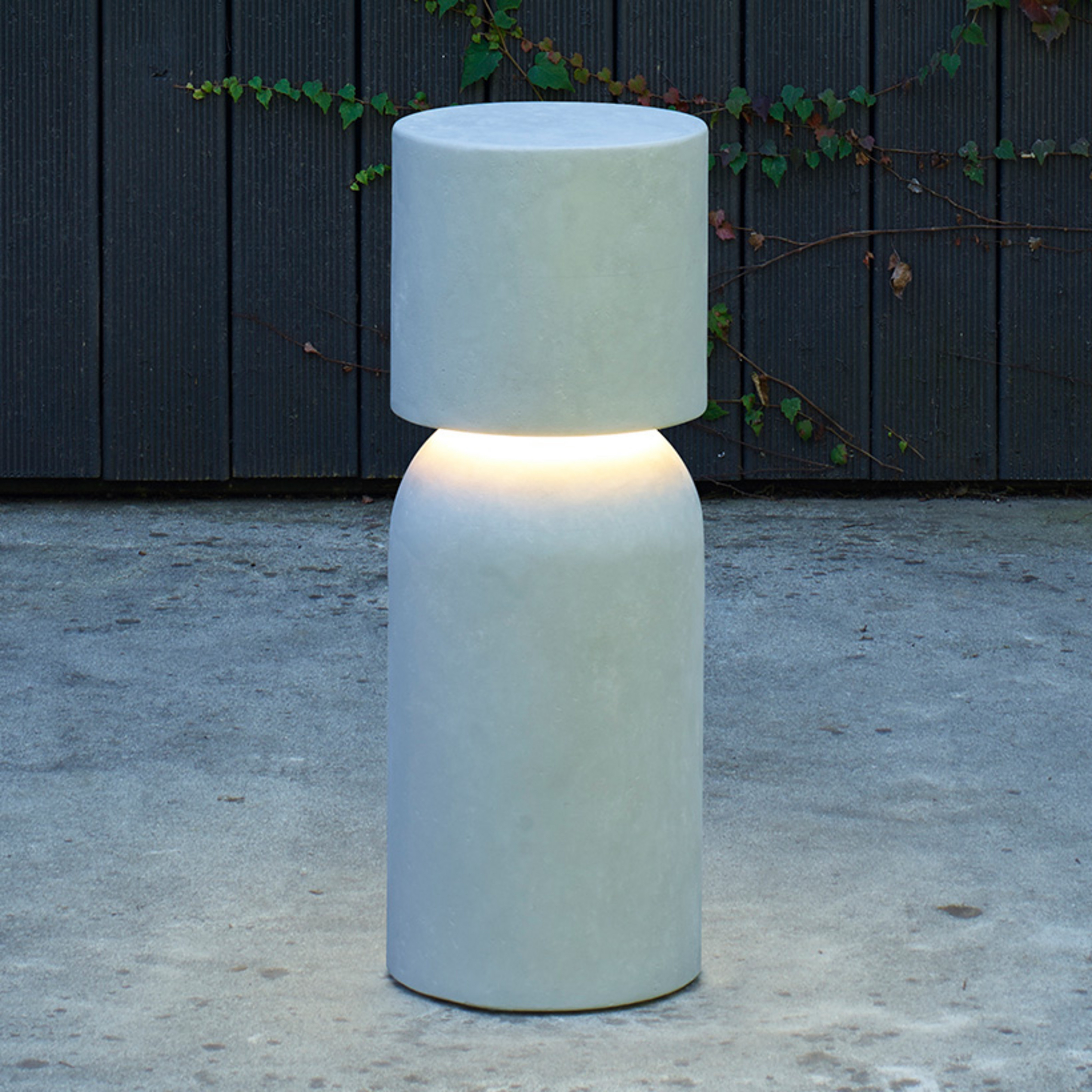 Luceplan Nui A Lampa tarasowa LED wykonana z betonu Dali